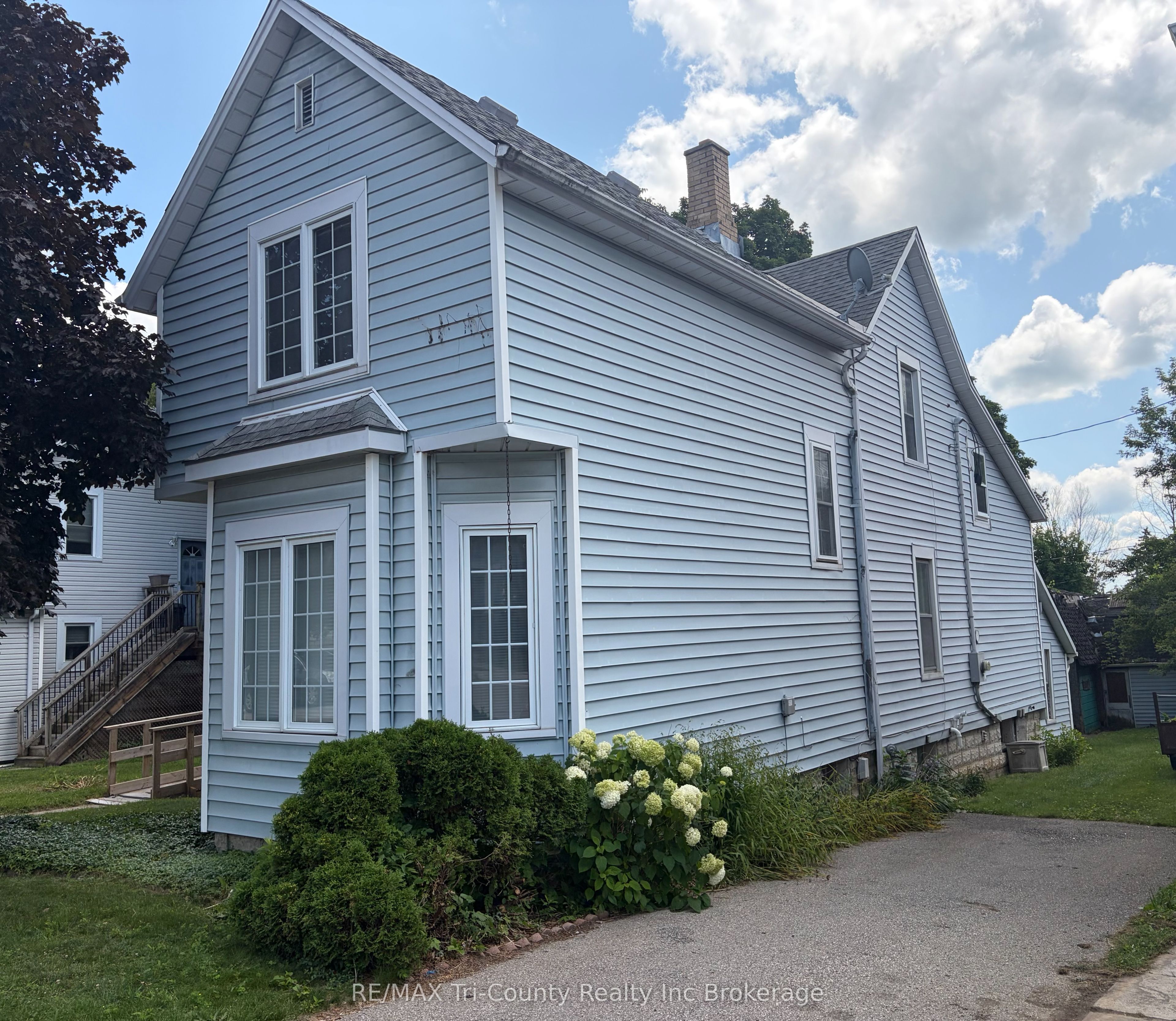 53 BROCK Street W, Tillsonburg, ON N4G 2A4 photo 2