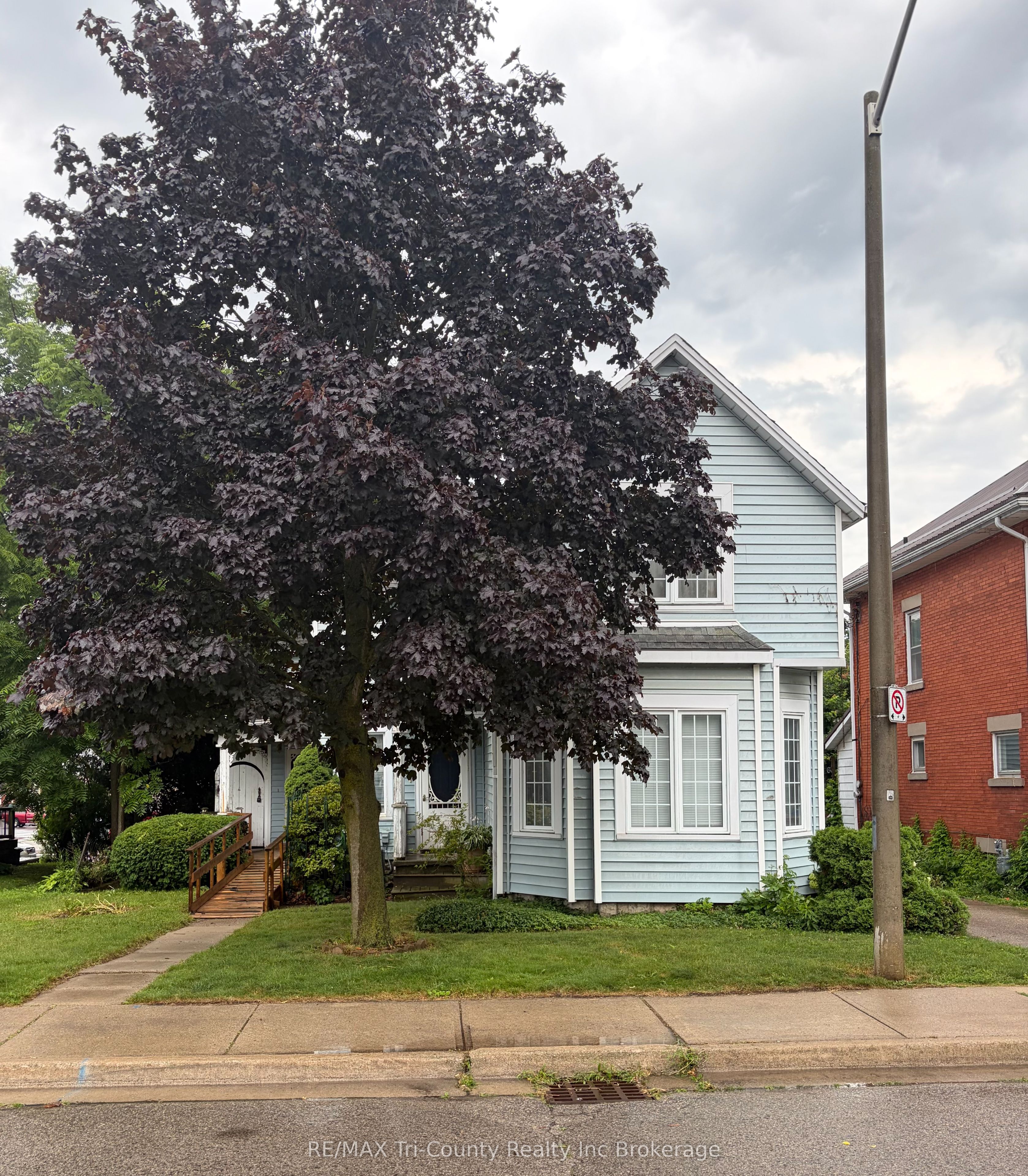 53 BROCK Street W, Tillsonburg, ON N4G 2A4 photo 3