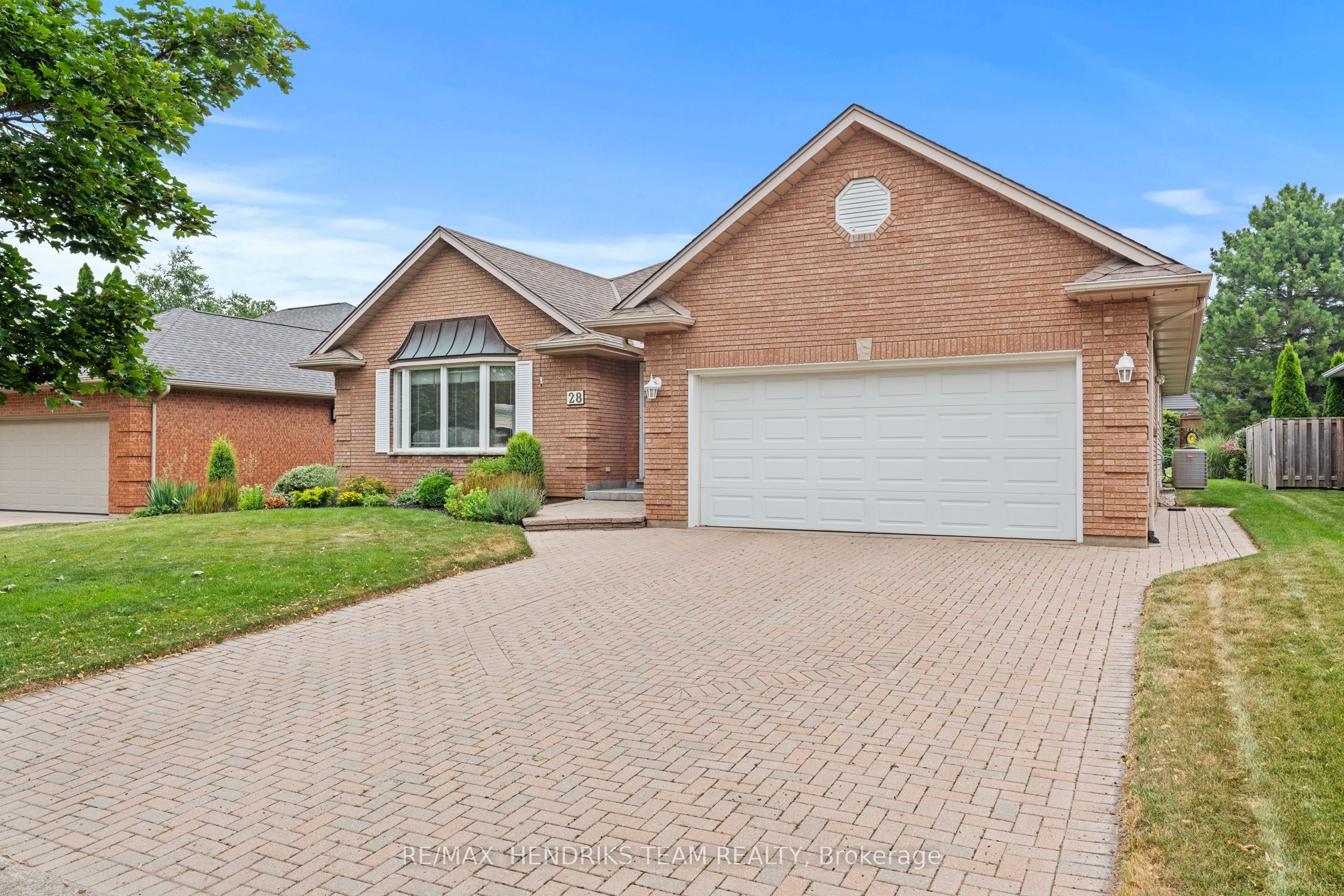 28 Heritage Lane, Welland, ON L3C 6Z3 photo 2