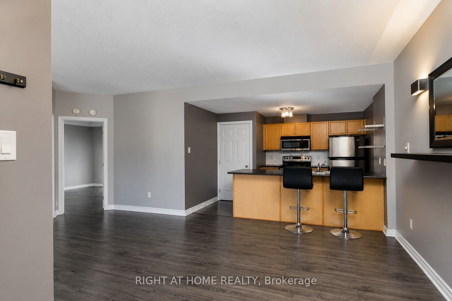 165 Waterbridge Drive 3, Barrhaven, ON K2G 7G3 photo 3
