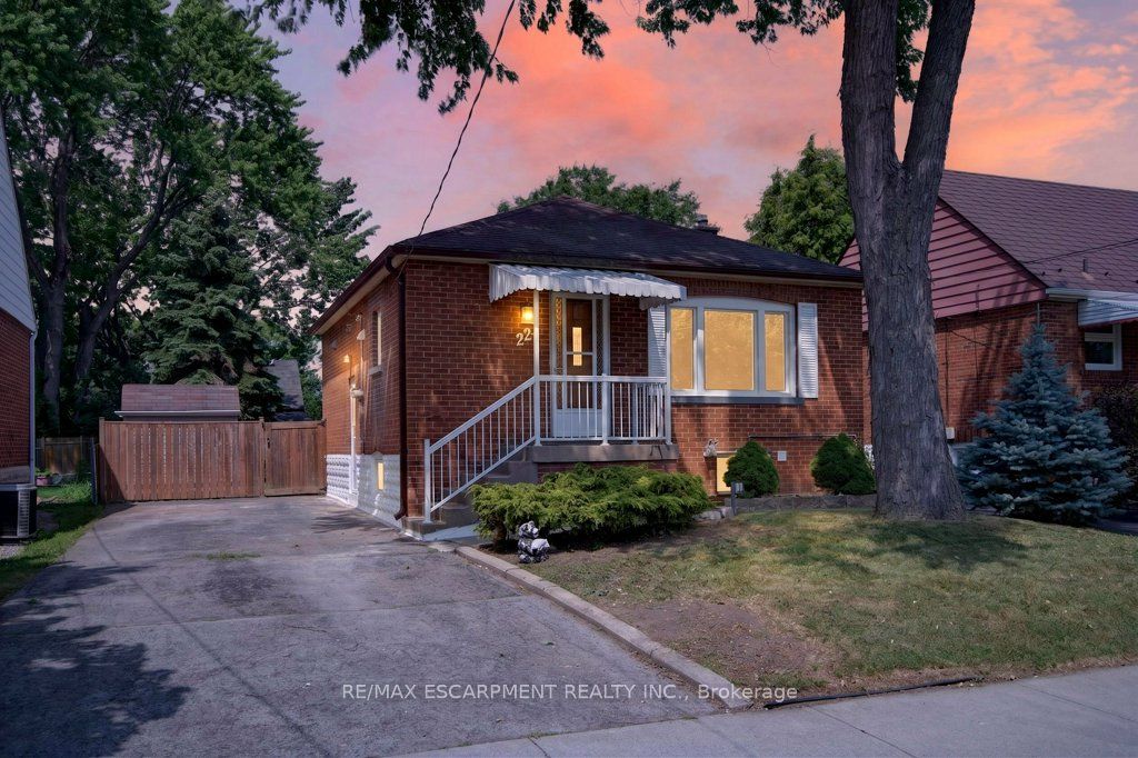 220 EAST 13TH Street, Hamilton, ON L9A 3Z7