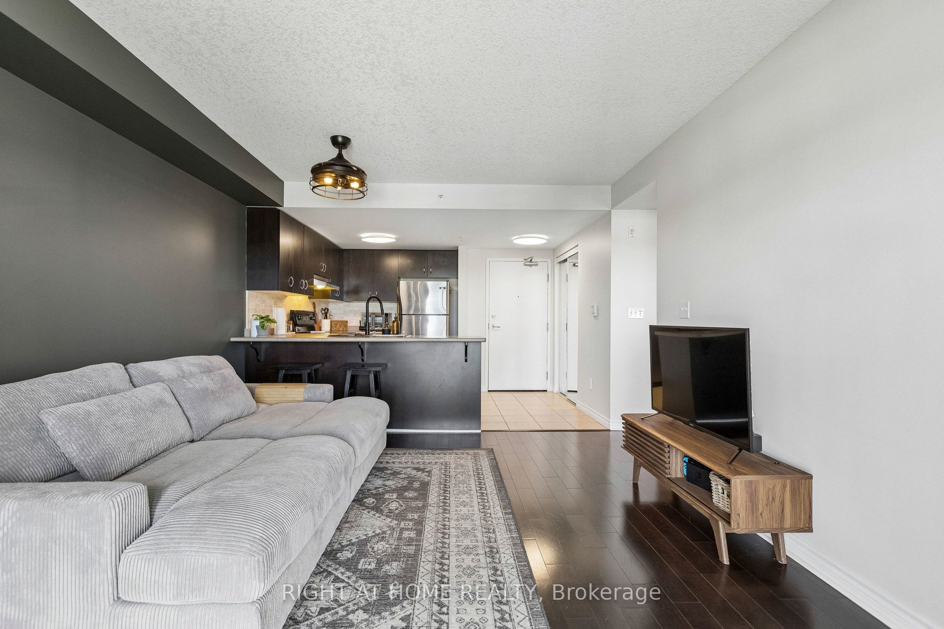 37 Goodwin Drive 404, Guelph, ON N1L 0E6 photo 3