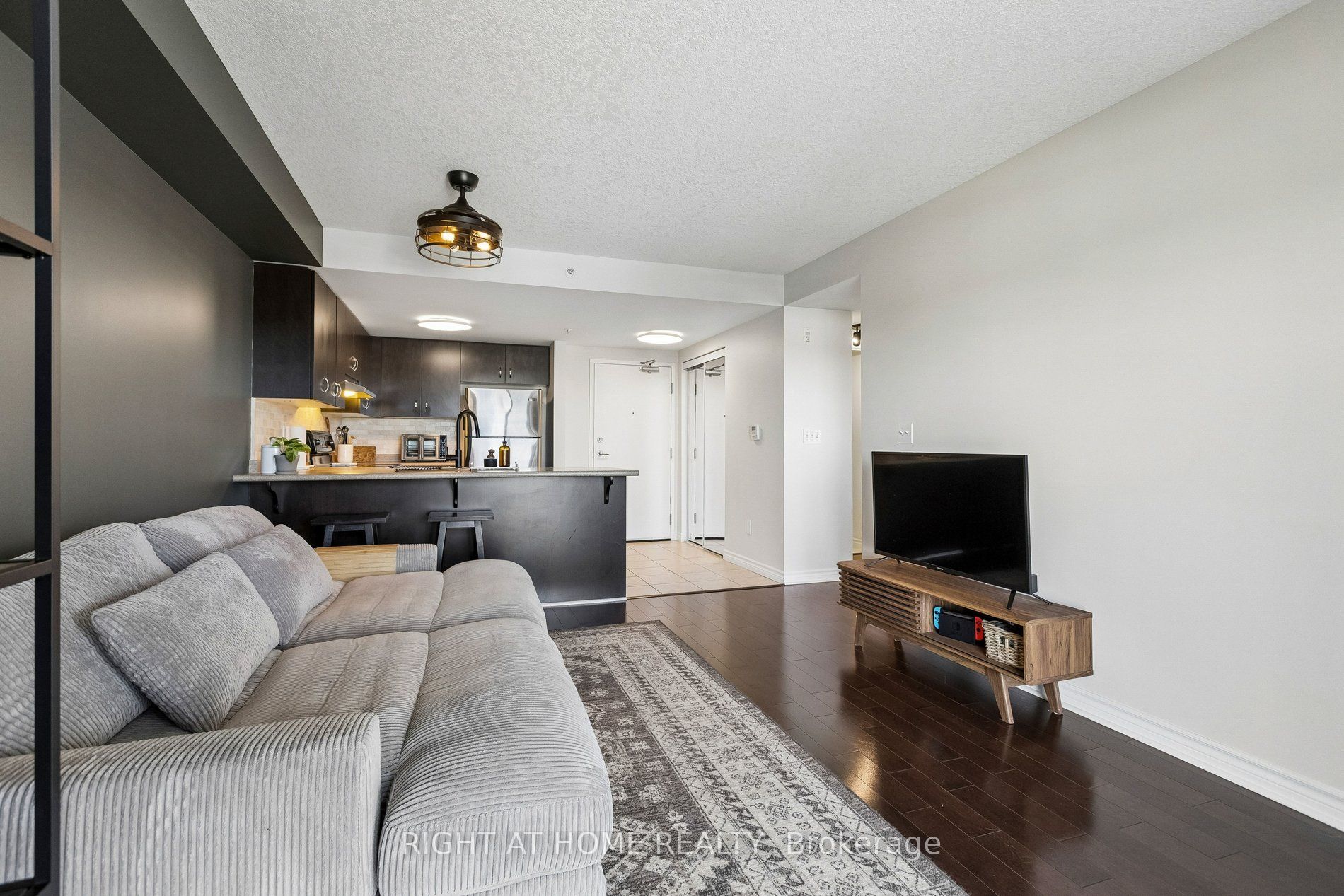 37 Goodwin Drive 404, Guelph, ON N1L 0E6 photo 4