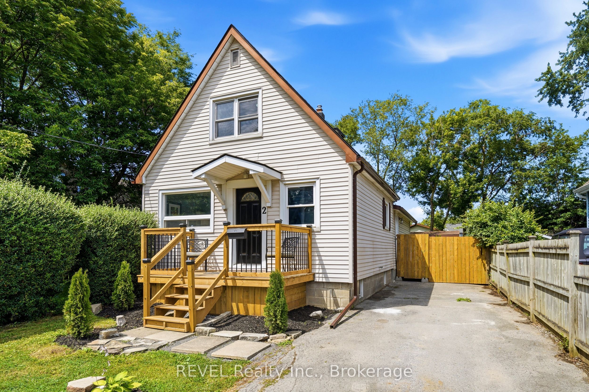 2 Kent Street, St. Catharines, ON L2S 1H1