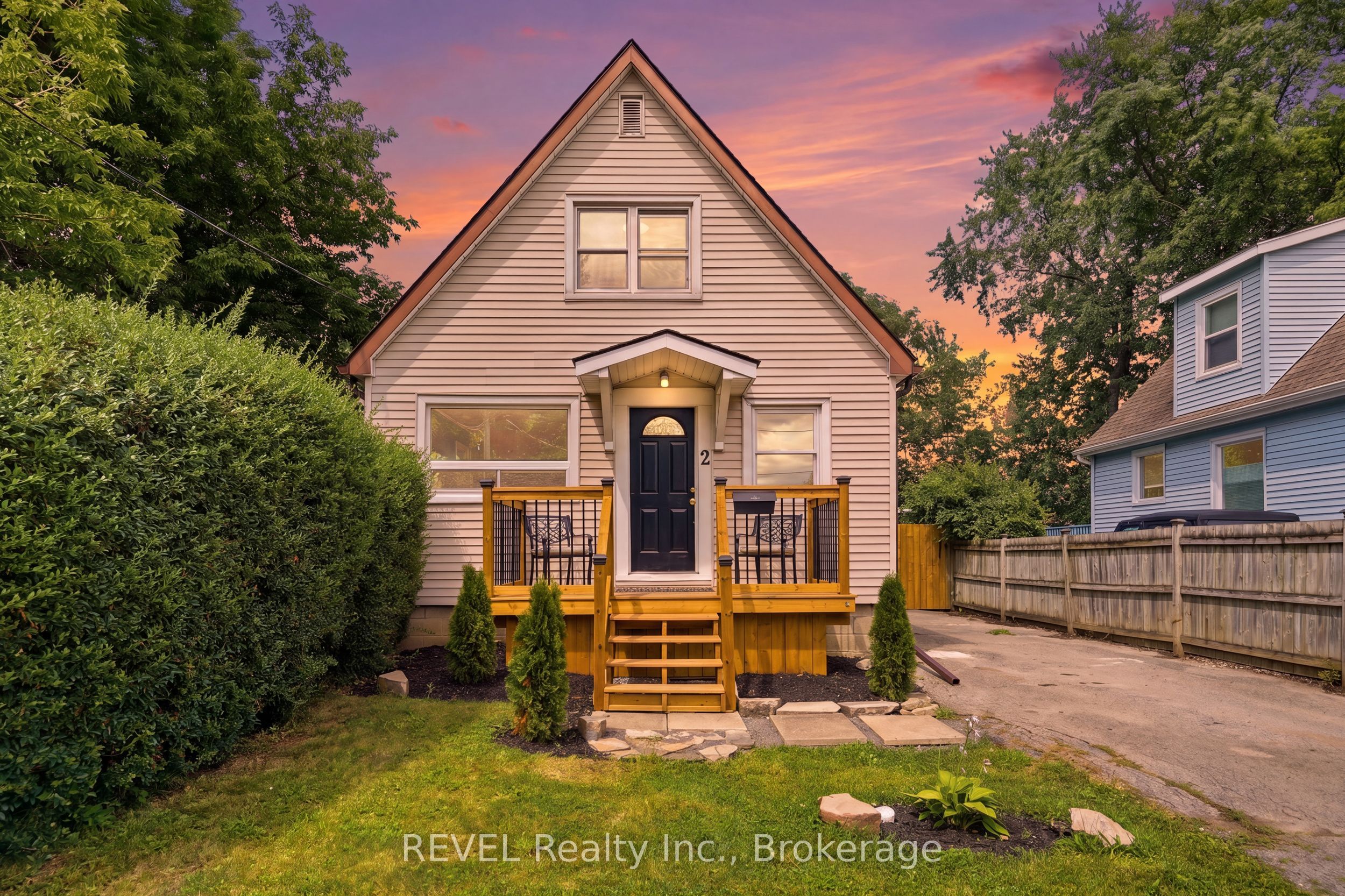 2 Kent Street, St. Catharines, ON L2S 1H1 photo 2