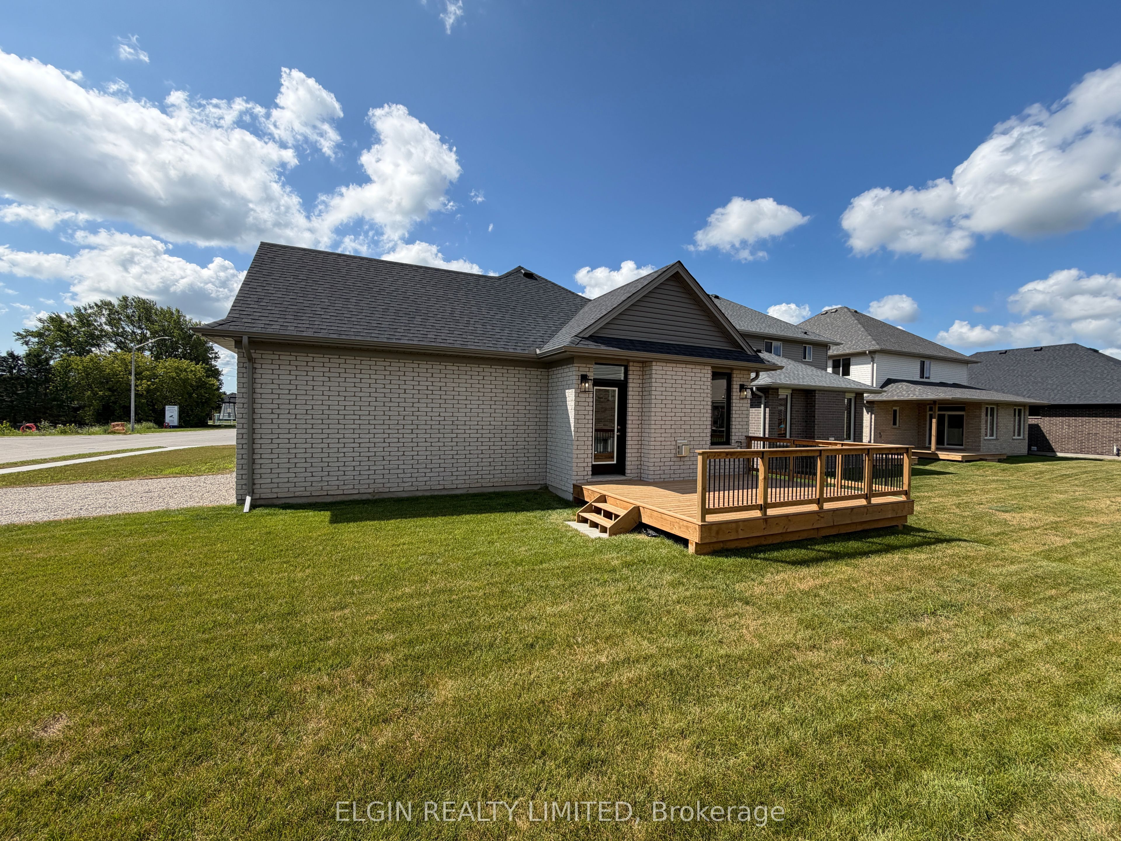18 Braun Avenue, Tillsonburg, ON N4G 0K5 photo 3