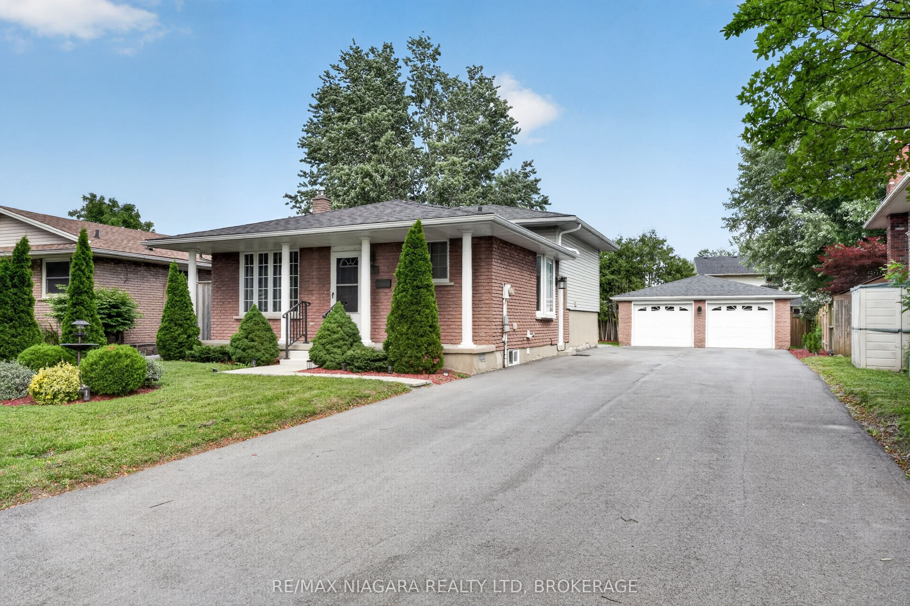 4074 Brookdale Drive, Niagara Falls, ON L2H 2B3