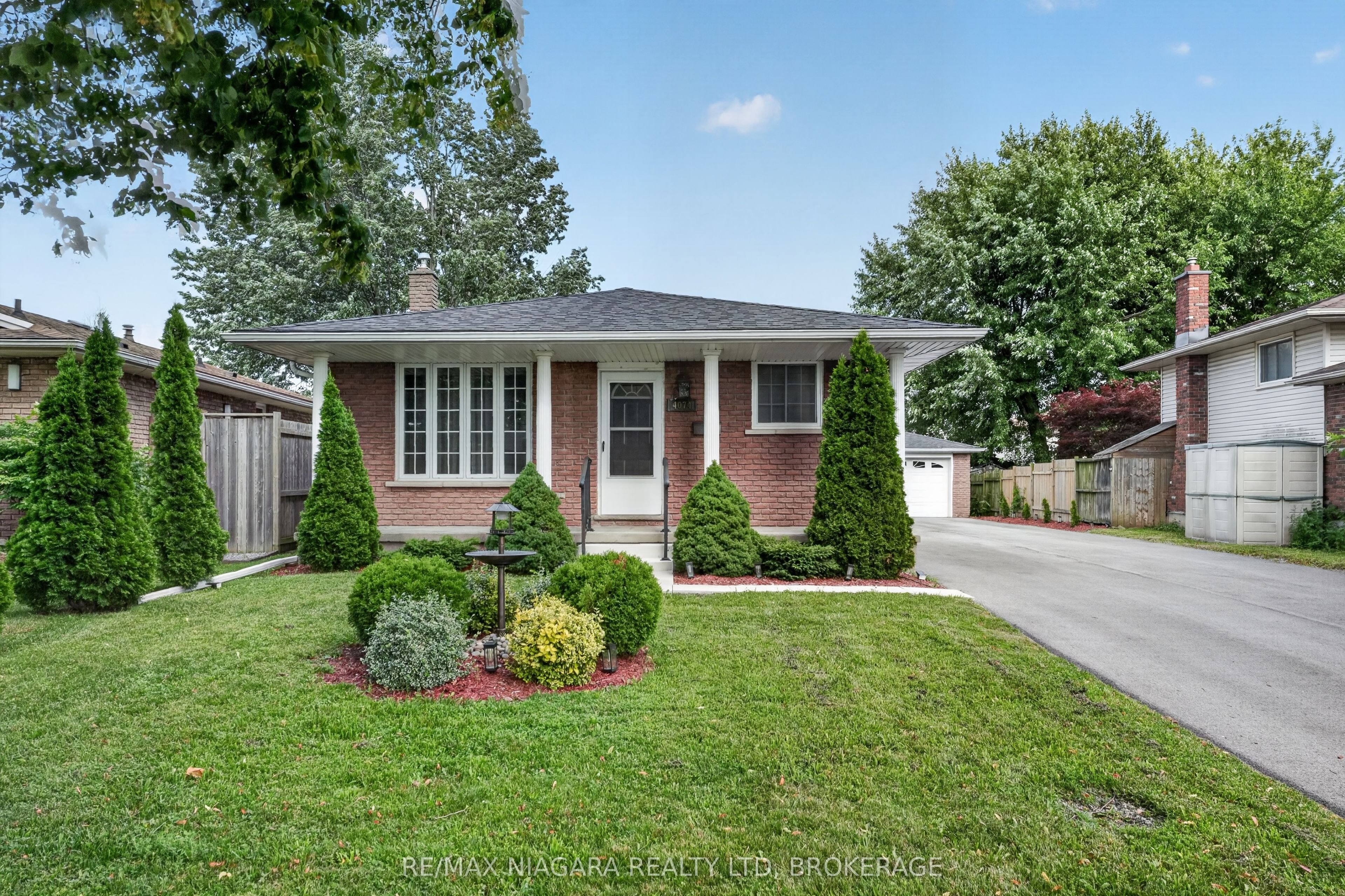 4074 Brookdale Drive, Niagara Falls, ON L2H 2B3 photo 2