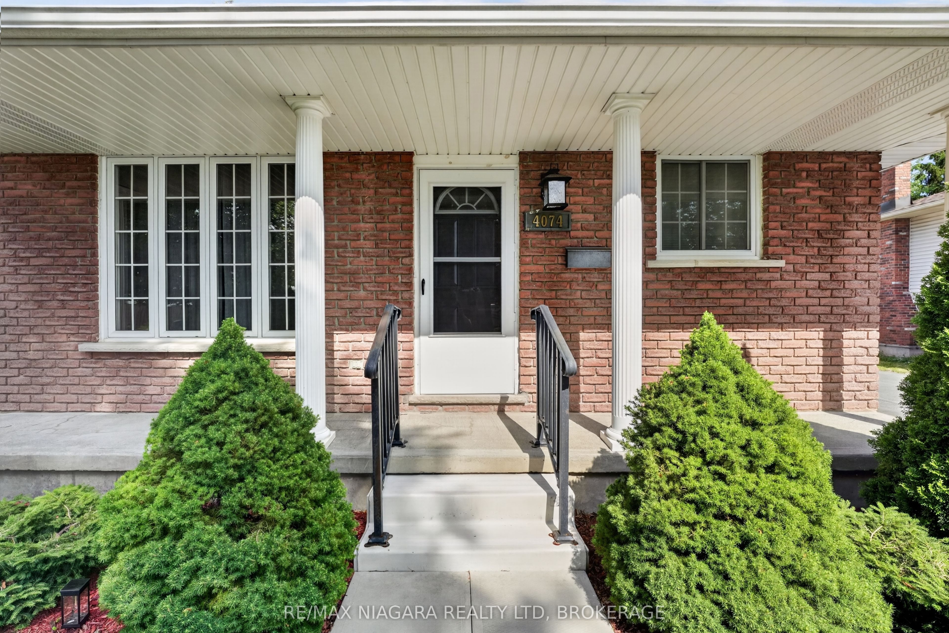 4074 Brookdale Drive, Niagara Falls, ON L2H 2B3 photo 3