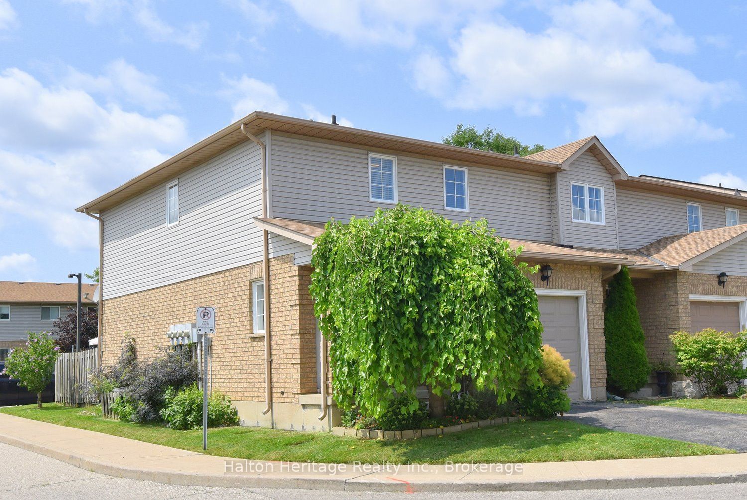 12 Whitedeer Road 18, Hamilton, ON L8J 3T4 photo 2