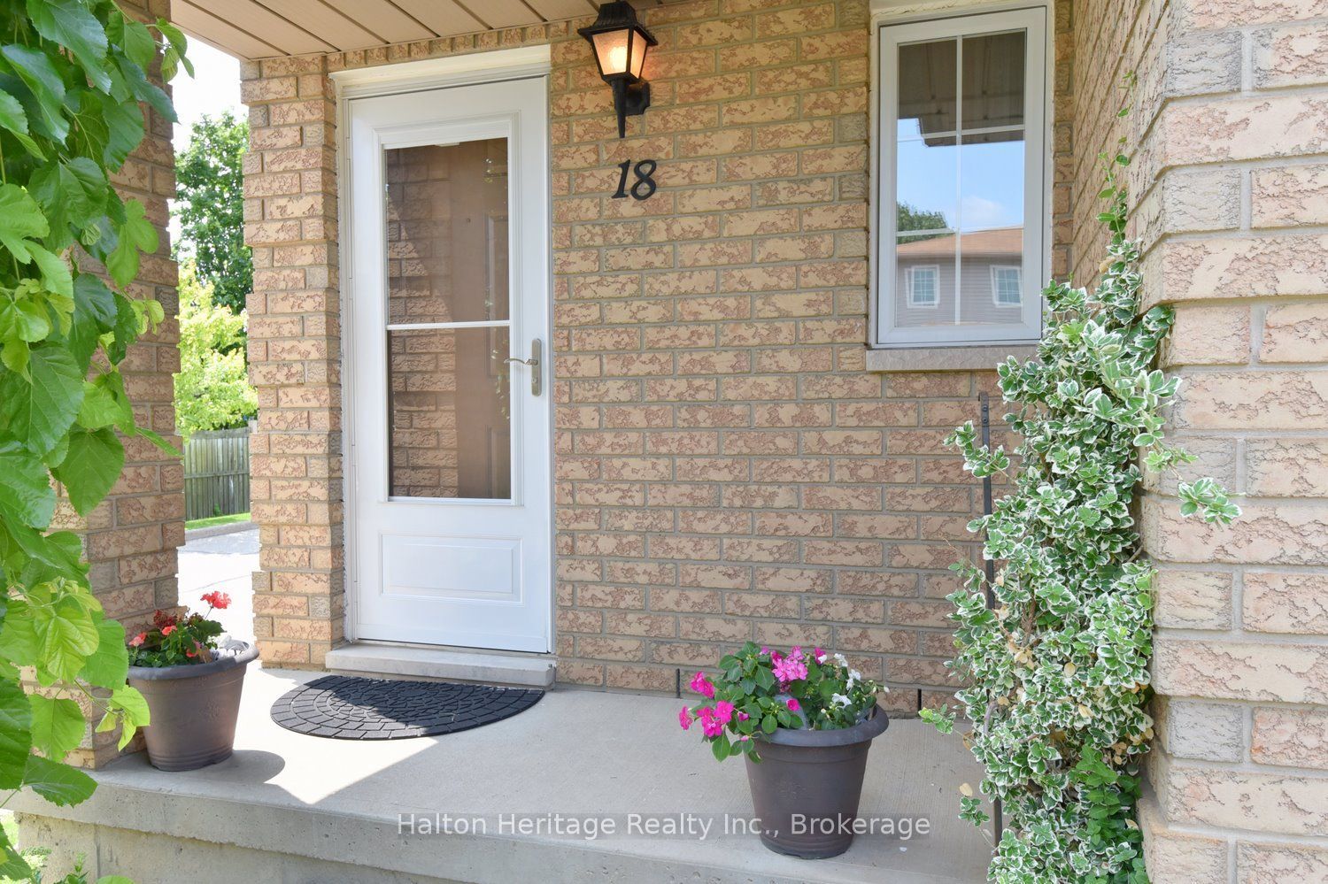 12 Whitedeer Road 18, Hamilton, ON L8J 3T4 photo 3