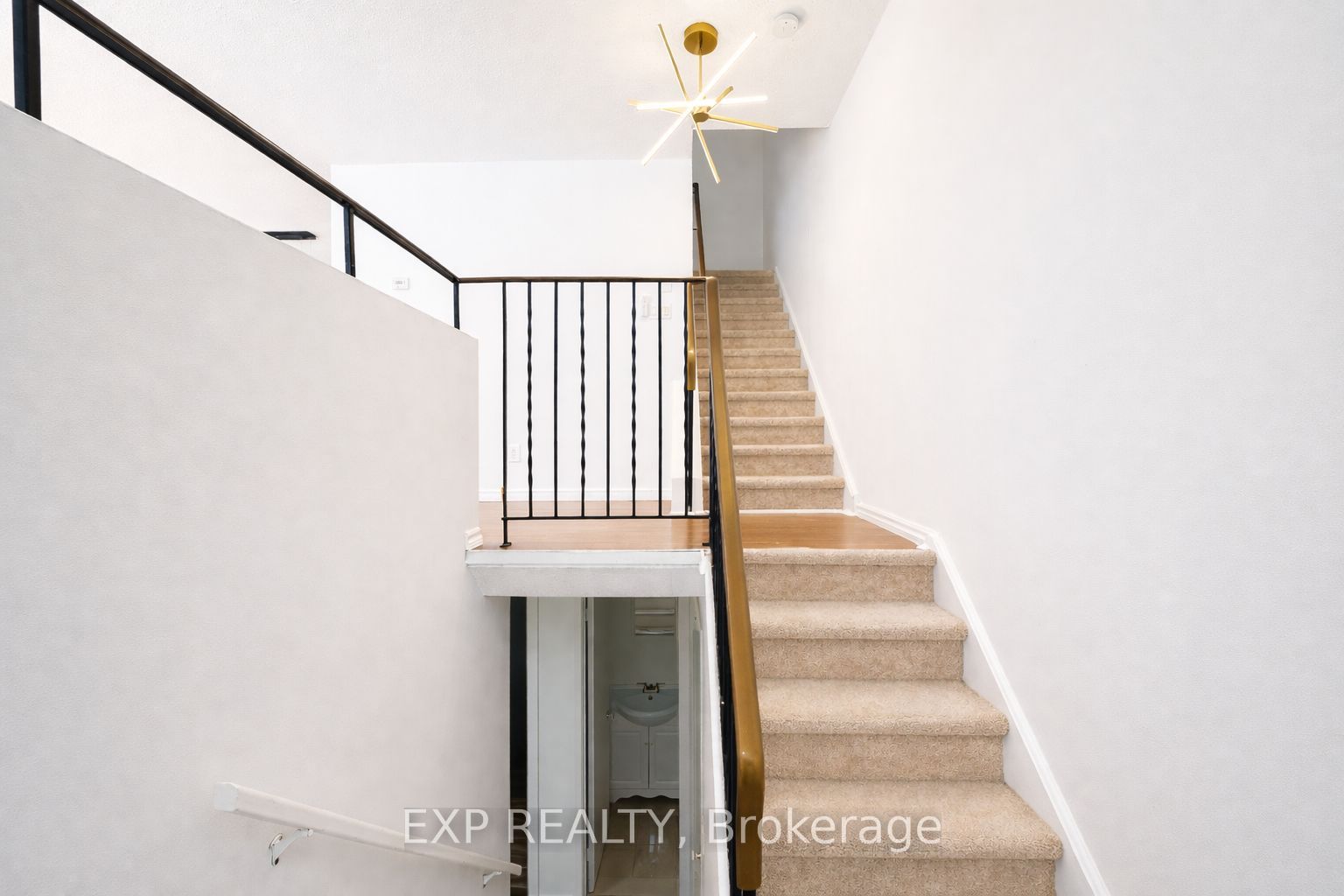 11C Sonnet Crescent, Bells Corners and South to Fallowfield, ON K2H 8W8 photo 3