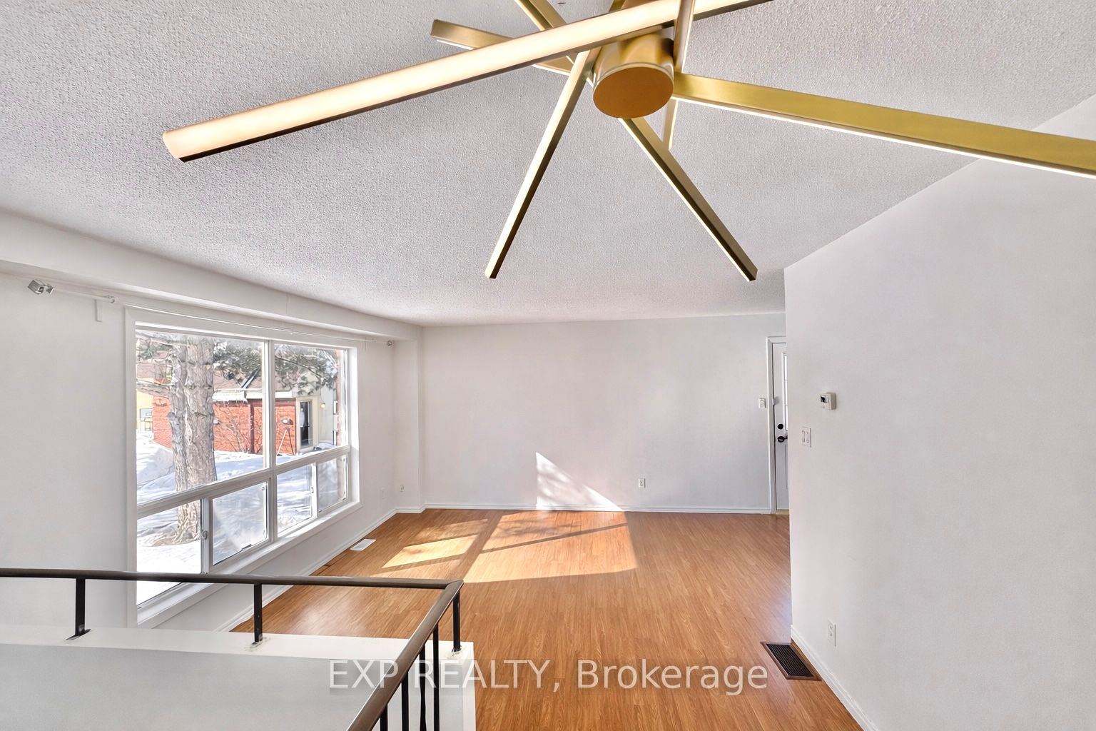 11C Sonnet Crescent, Bells Corners and South to Fallowfield, ON K2H 8W8 photo 4