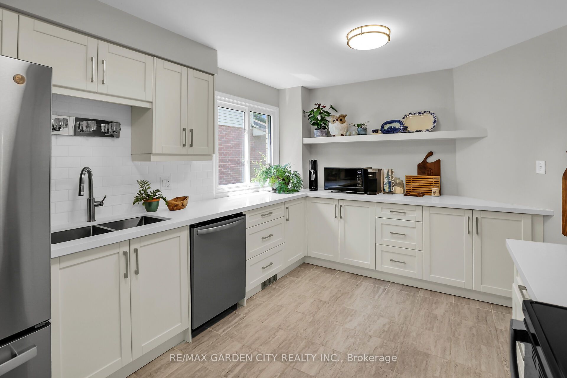 4542 Ivy Gardens Crescent, Lincoln, ON L3J 0B3 photo 4