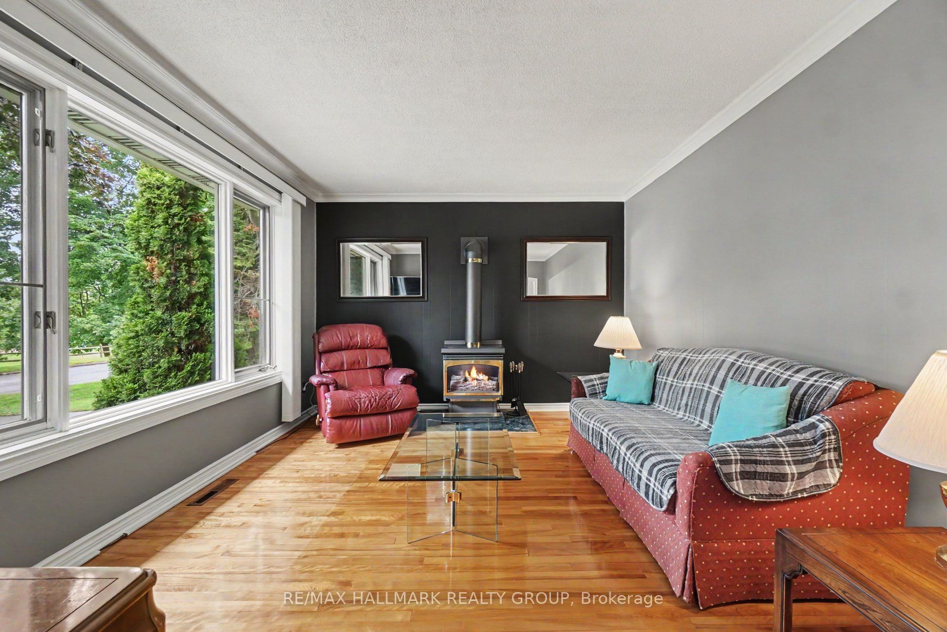 1839 Hutton Avenue, Elmvale Acres and Area, ON K1G 1M1 photo 3