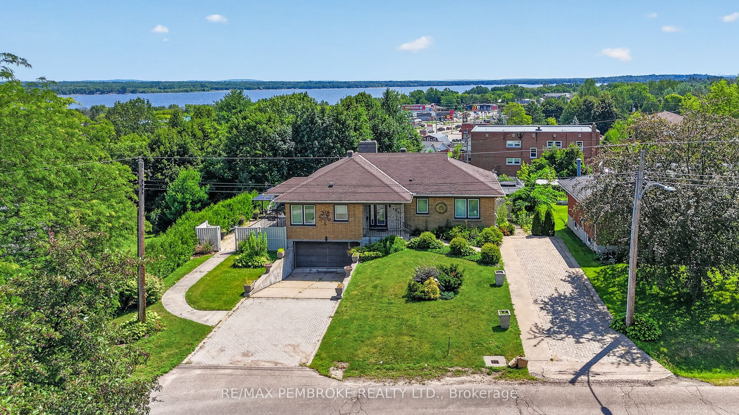 235 Broadview Drive, Pembroke, ON K8A 2A1 photo 2