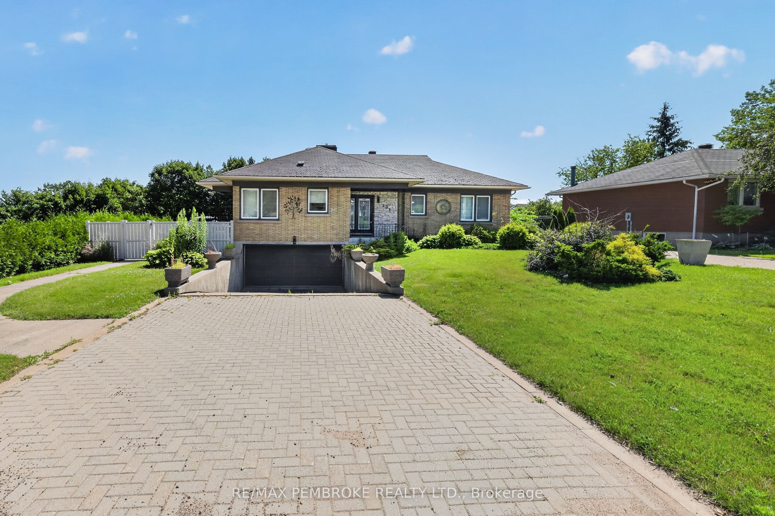 235 Broadview Drive, Pembroke, ON K8A 2A1 photo 5