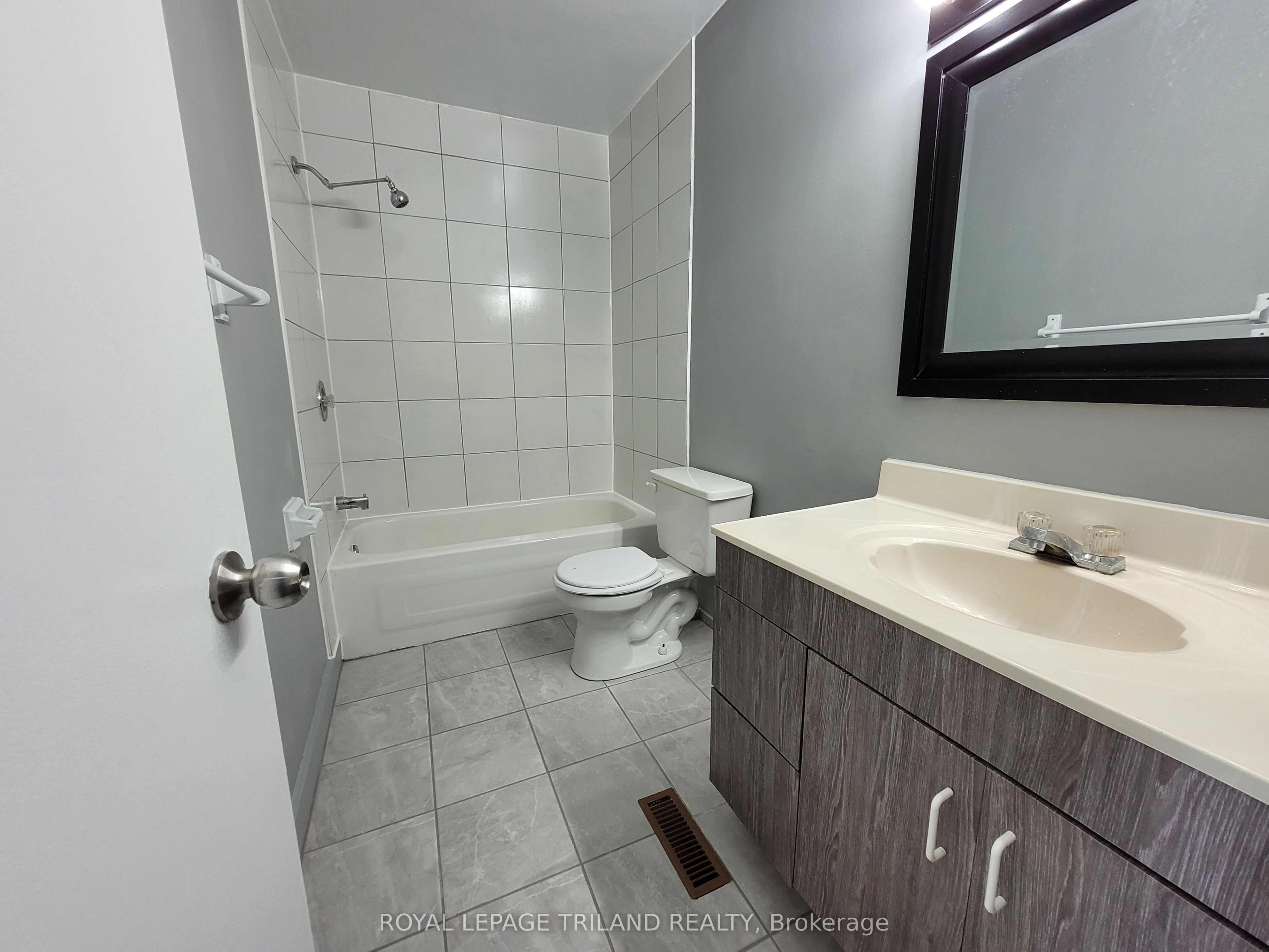 585 Gainsborough Road 66, London North, ON N6G 2C5 photo 4