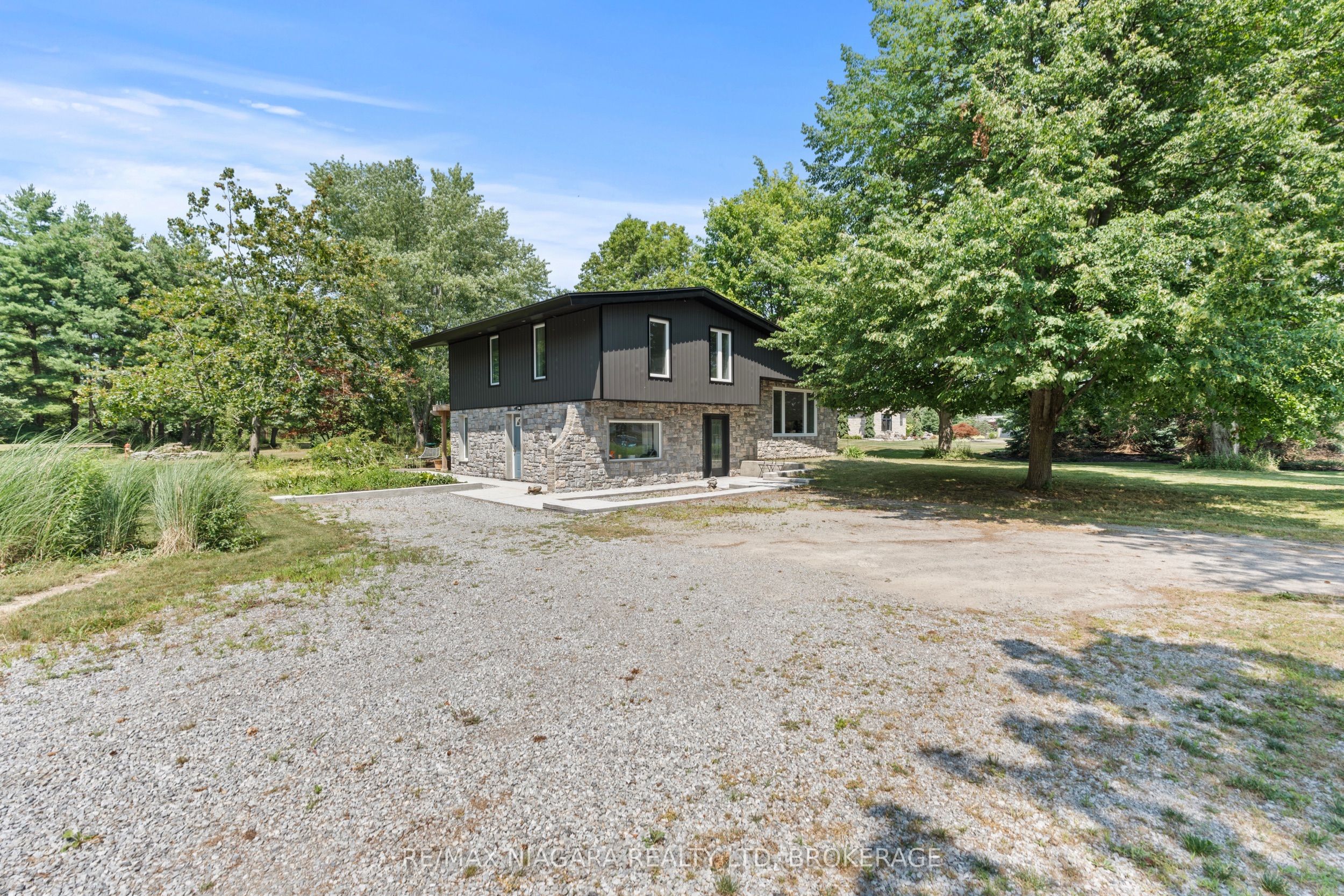 1546 Nigh Road, Fort Erie, ON L2A 5M4 photo 3