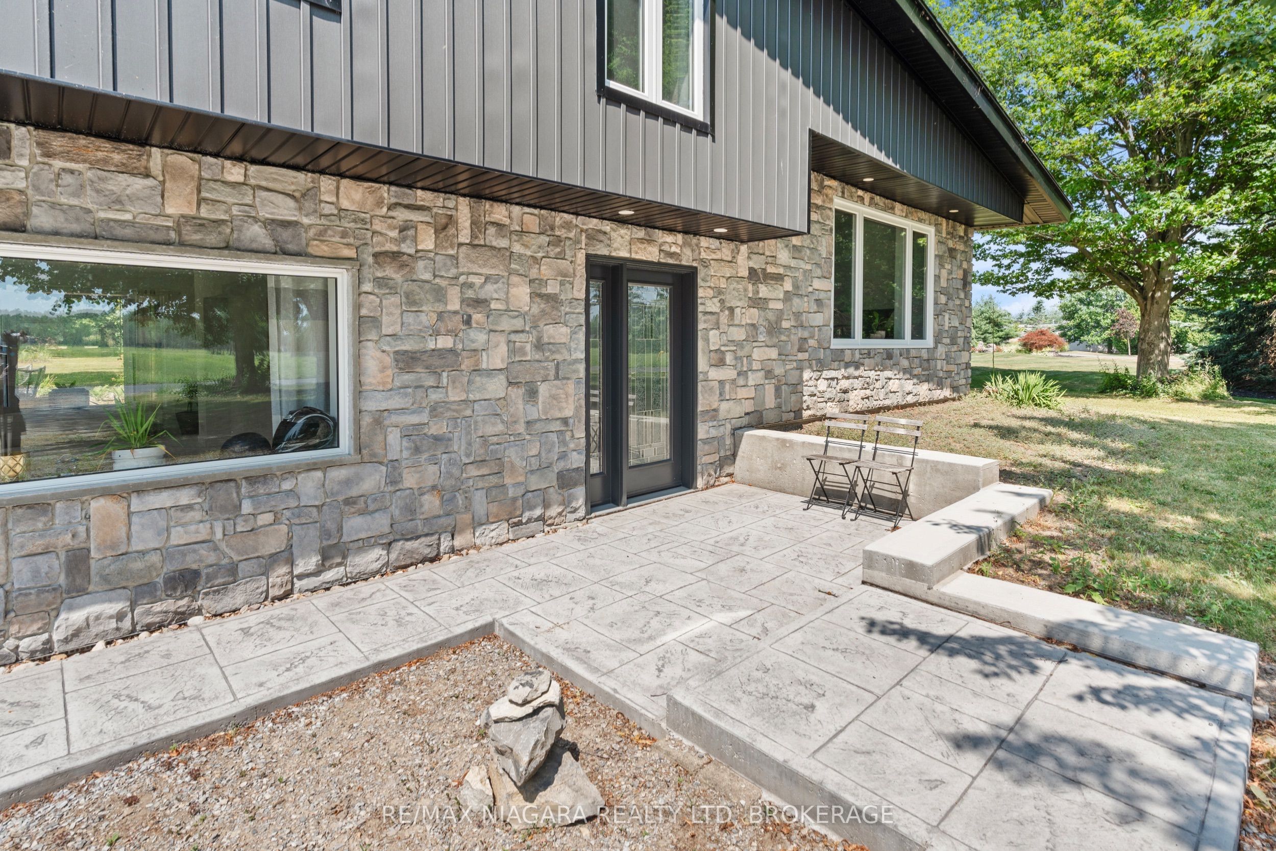 1546 Nigh Road, Fort Erie, ON L2A 5M4 photo 4