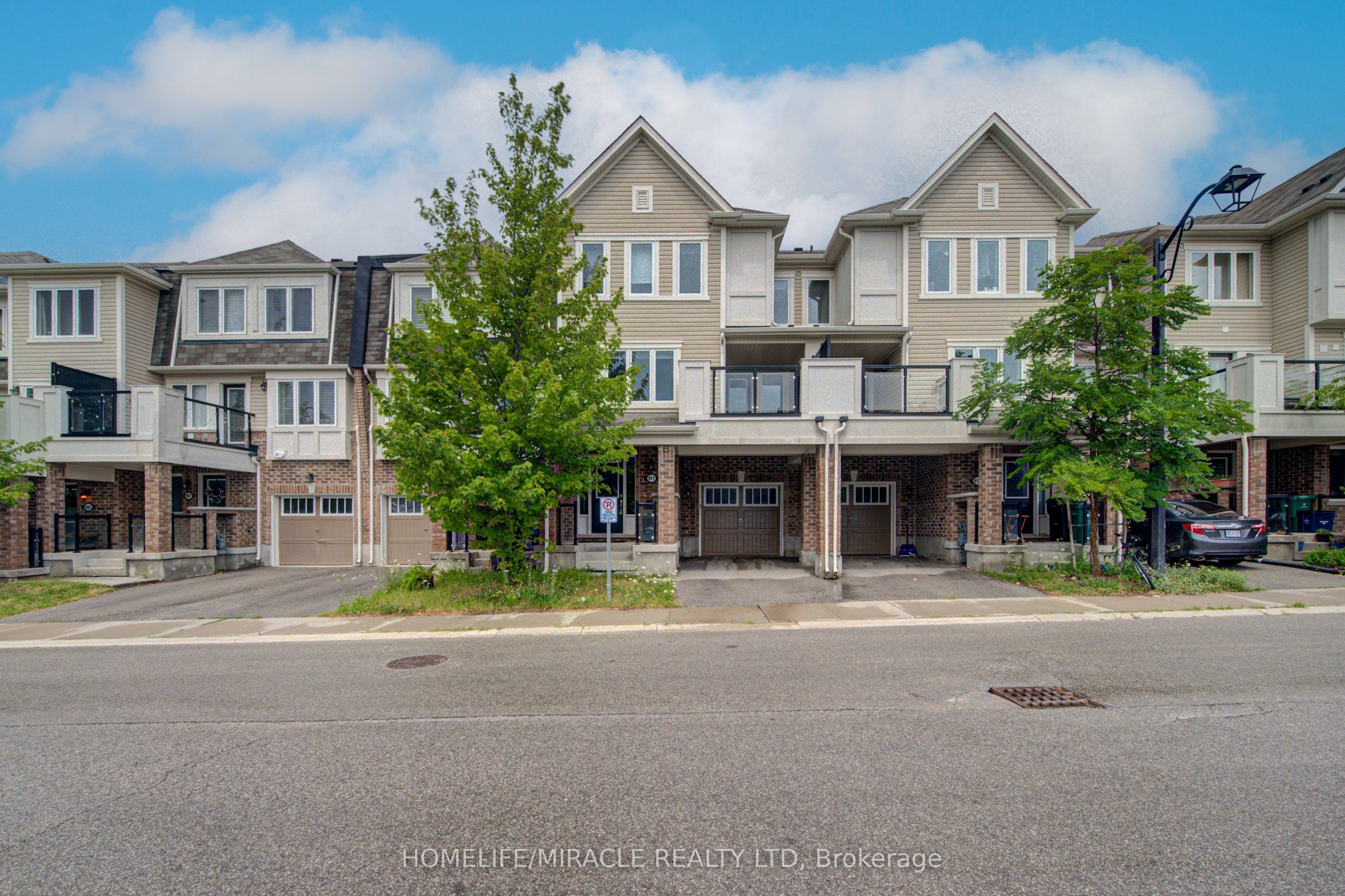 911 Apple Hill Lane, Kitchener, ON N2R 0L7 photo 2