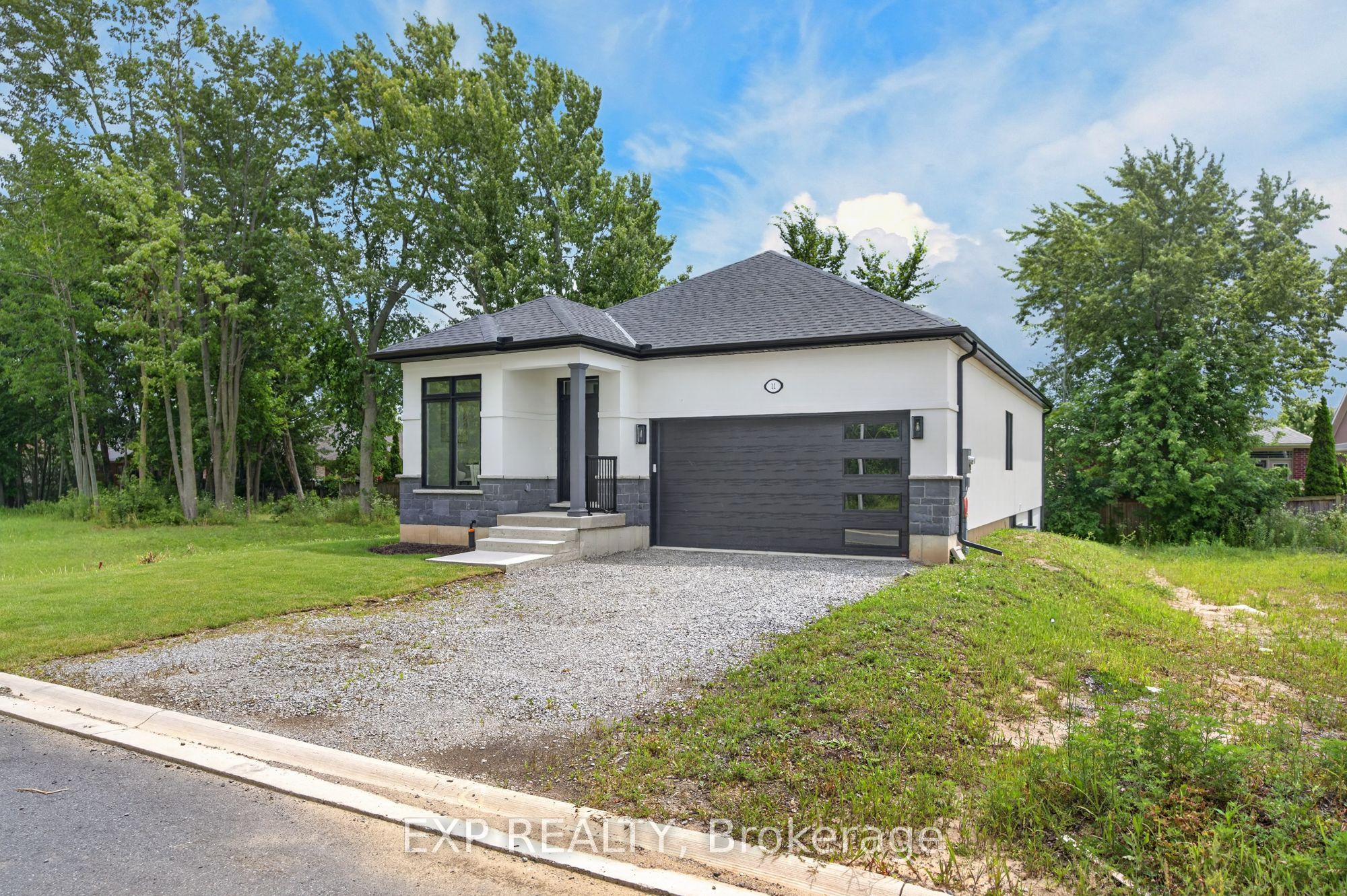 11 Stickles Street, Pelham, ON L3C 3C3 photo 2