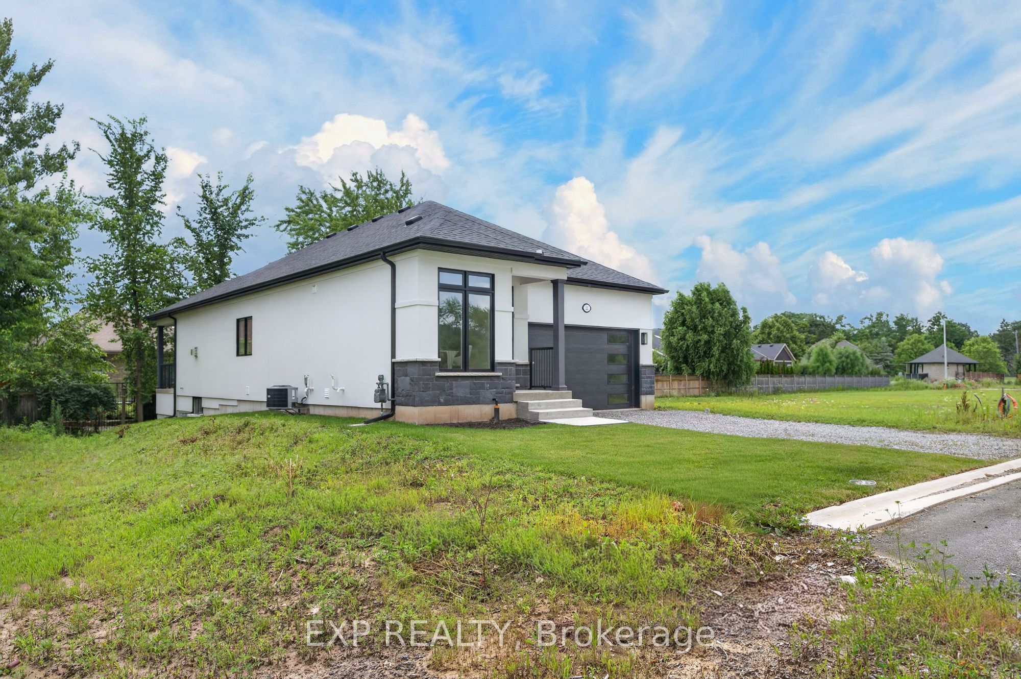 11 Stickles Street, Pelham, ON L3C 3C3 photo 3
