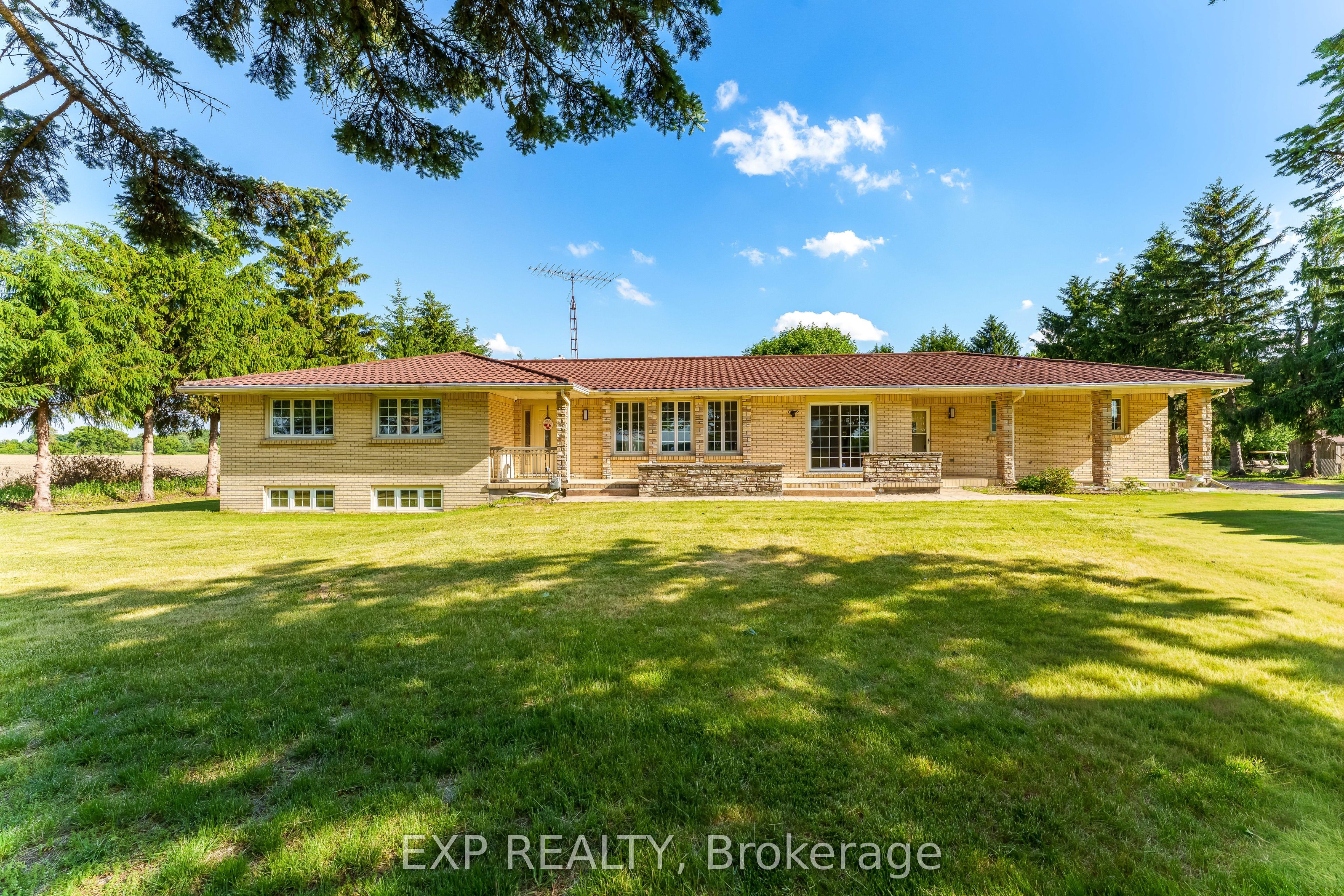 2047 Hamilton Road, London South, ON N6M 1G1 photo 2