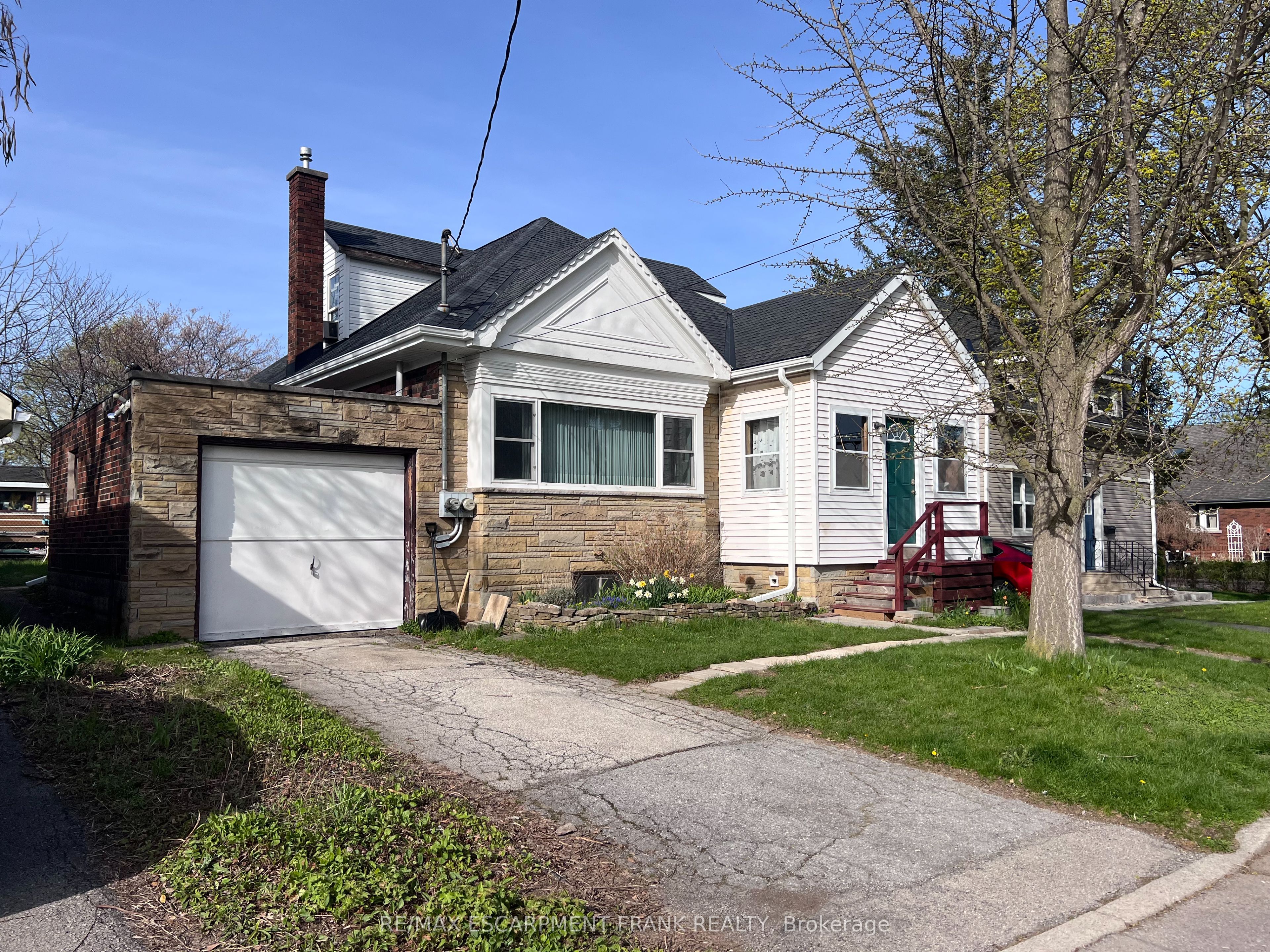 196 GLEN Road, Hamilton, ON L8S 3N4 photo 2