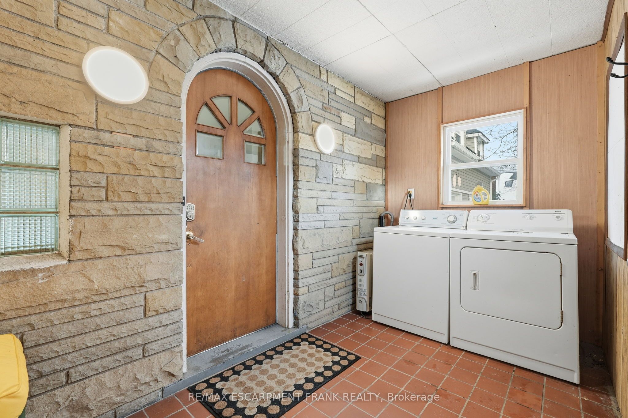 196 GLEN Road, Hamilton, ON L8S 3N4 photo 3