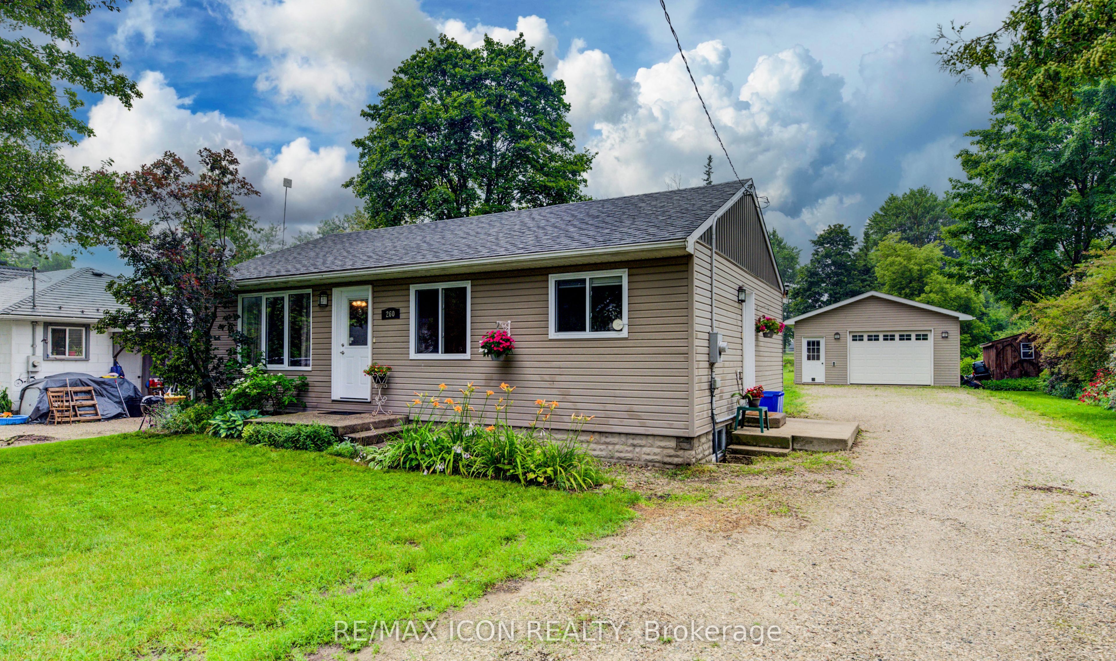 260 Egremont Street S, Wellington North, ON N0G 2L2