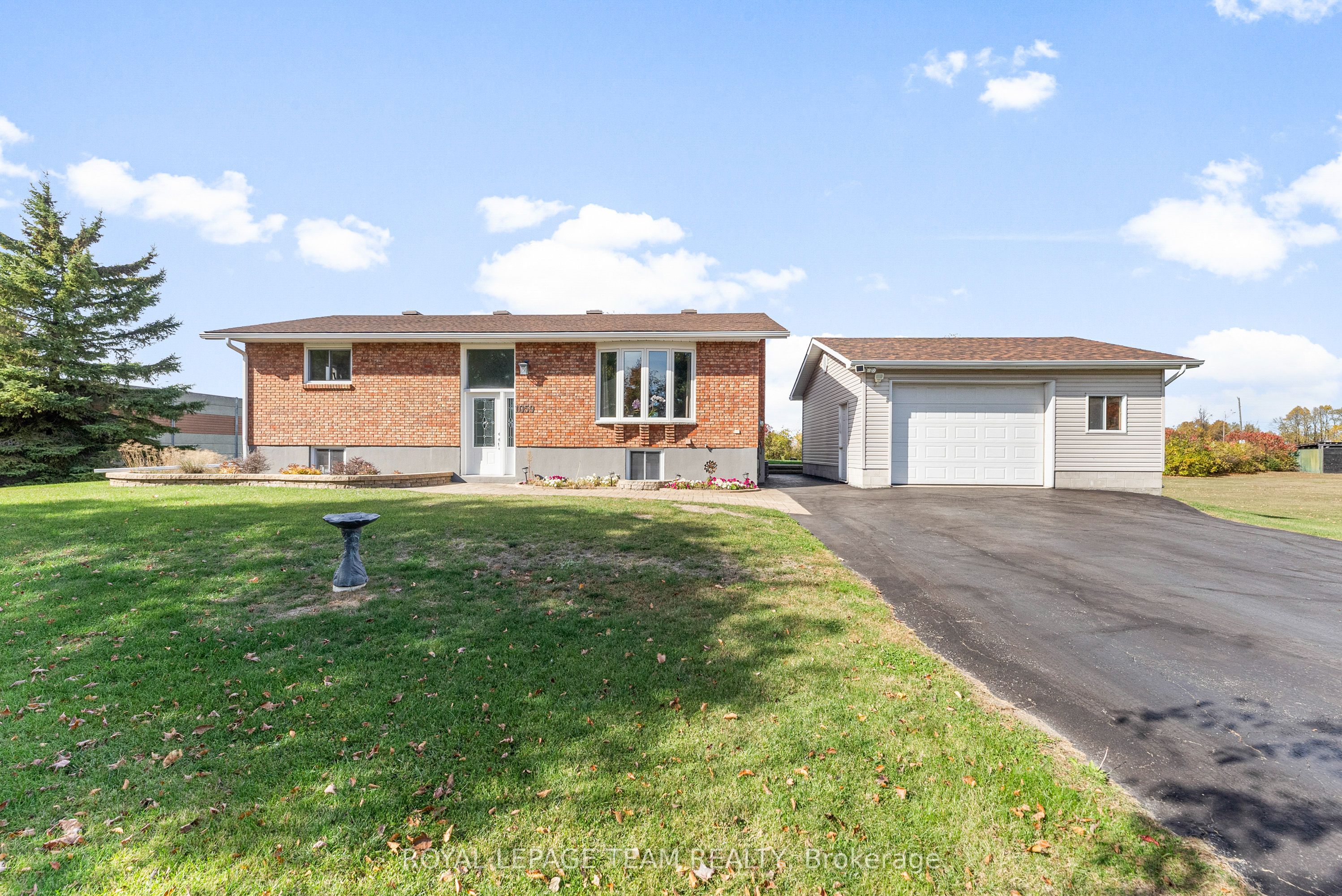 1059 Flynn Avenue, Carp - Dunrobin - Huntley - Fitzroy and Area, ON K7S 3G7