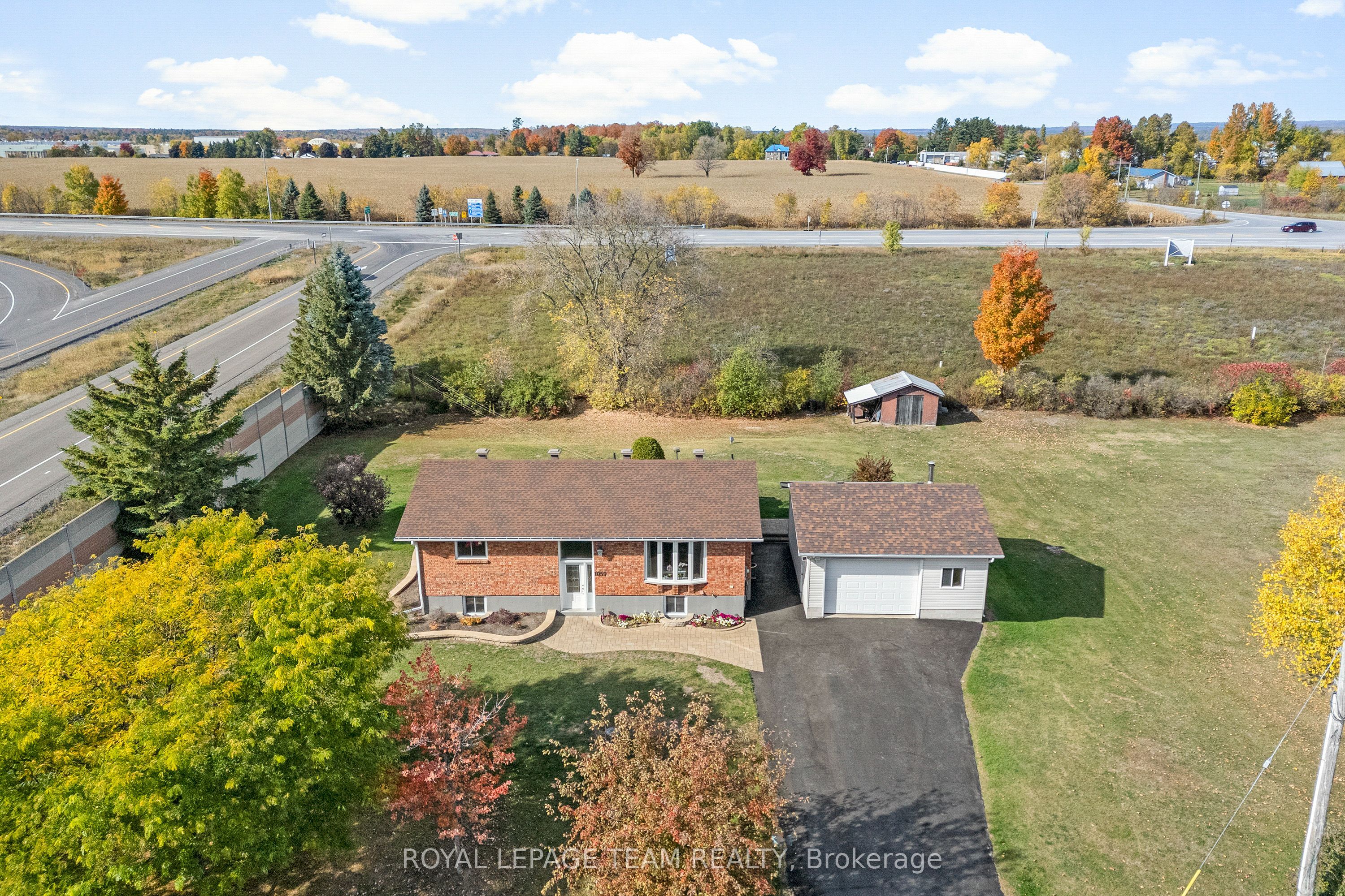 1059 Flynn Avenue, Carp - Dunrobin - Huntley - Fitzroy and Area, ON K7S 3G7 photo 2