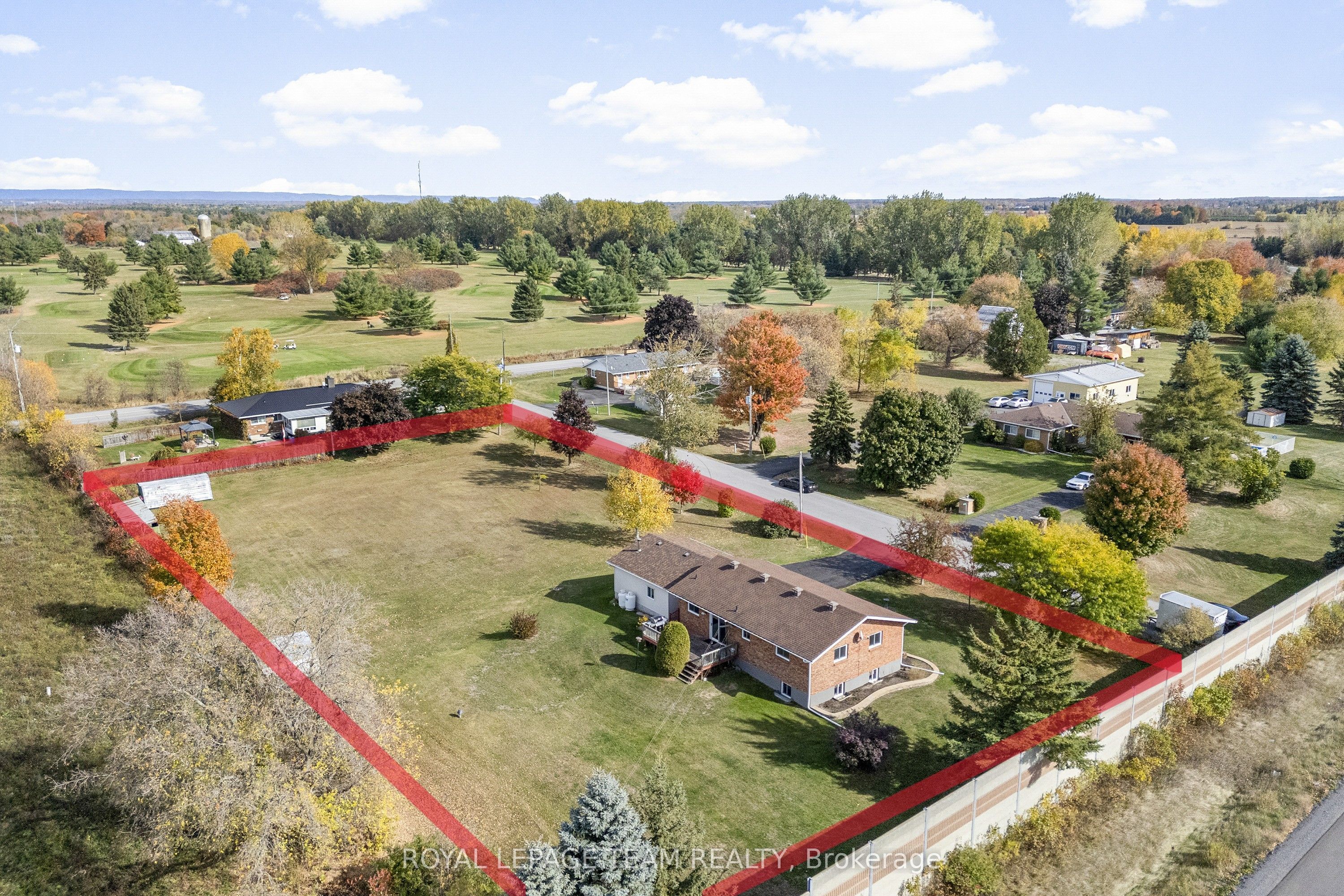 1059 Flynn Avenue, Carp - Dunrobin - Huntley - Fitzroy and Area, ON K7S 3G7 photo 3