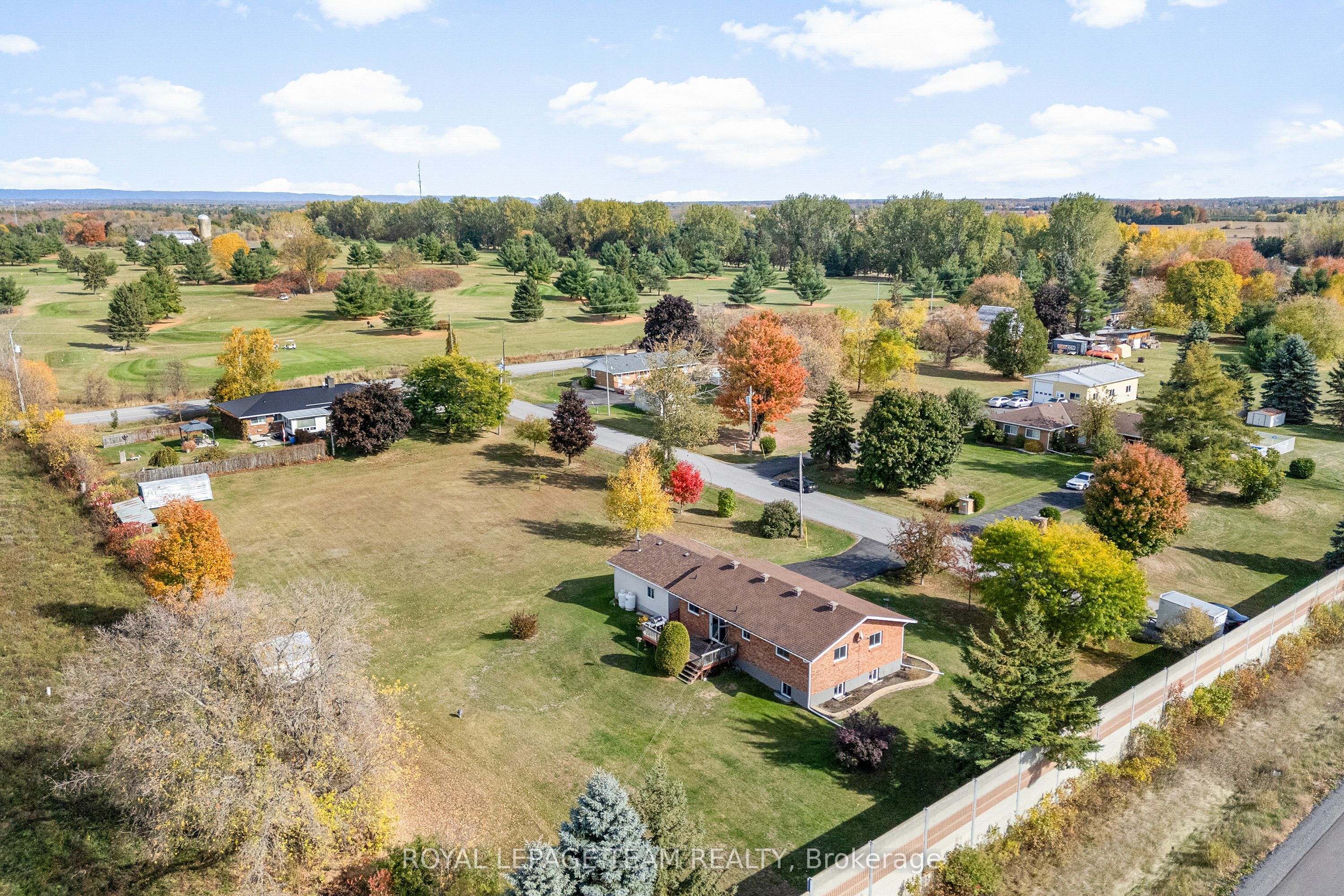 1059 Flynn Avenue, Carp - Dunrobin - Huntley - Fitzroy and Area, ON K7S 3G7 photo 4