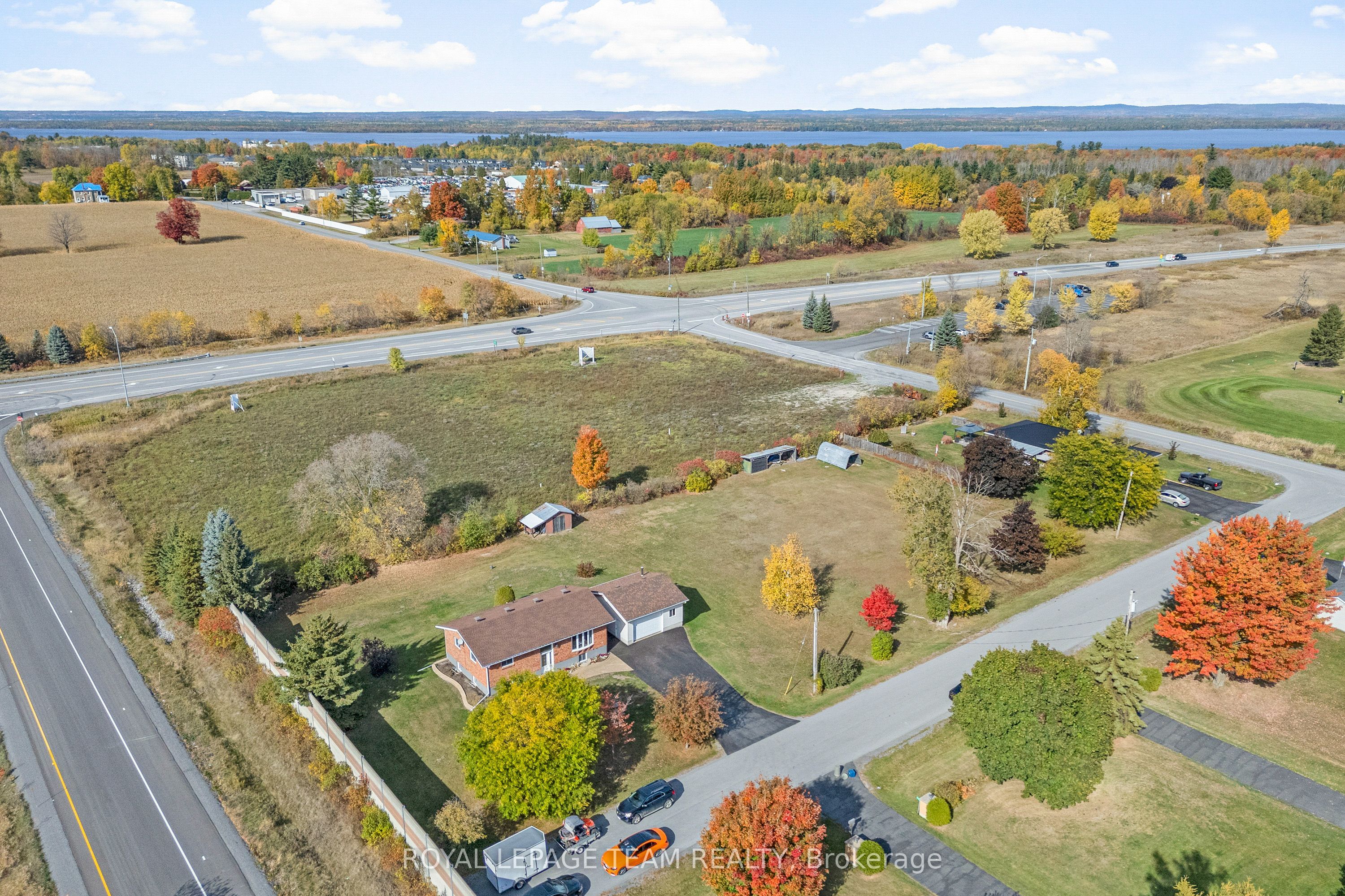 1059 Flynn Avenue, Carp - Dunrobin - Huntley - Fitzroy and Area, ON K7S 3G7 photo 5