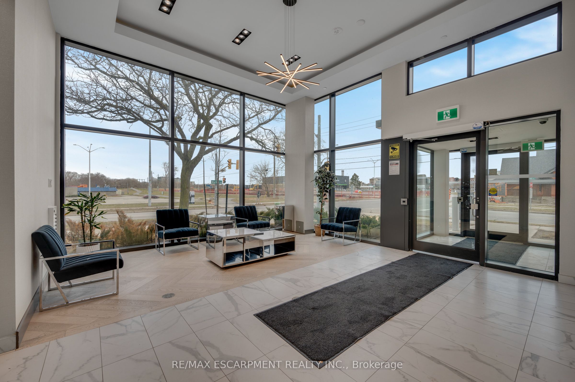 7 Erie Avenue 606, Brantford, ON N3S 2E7 photo 3