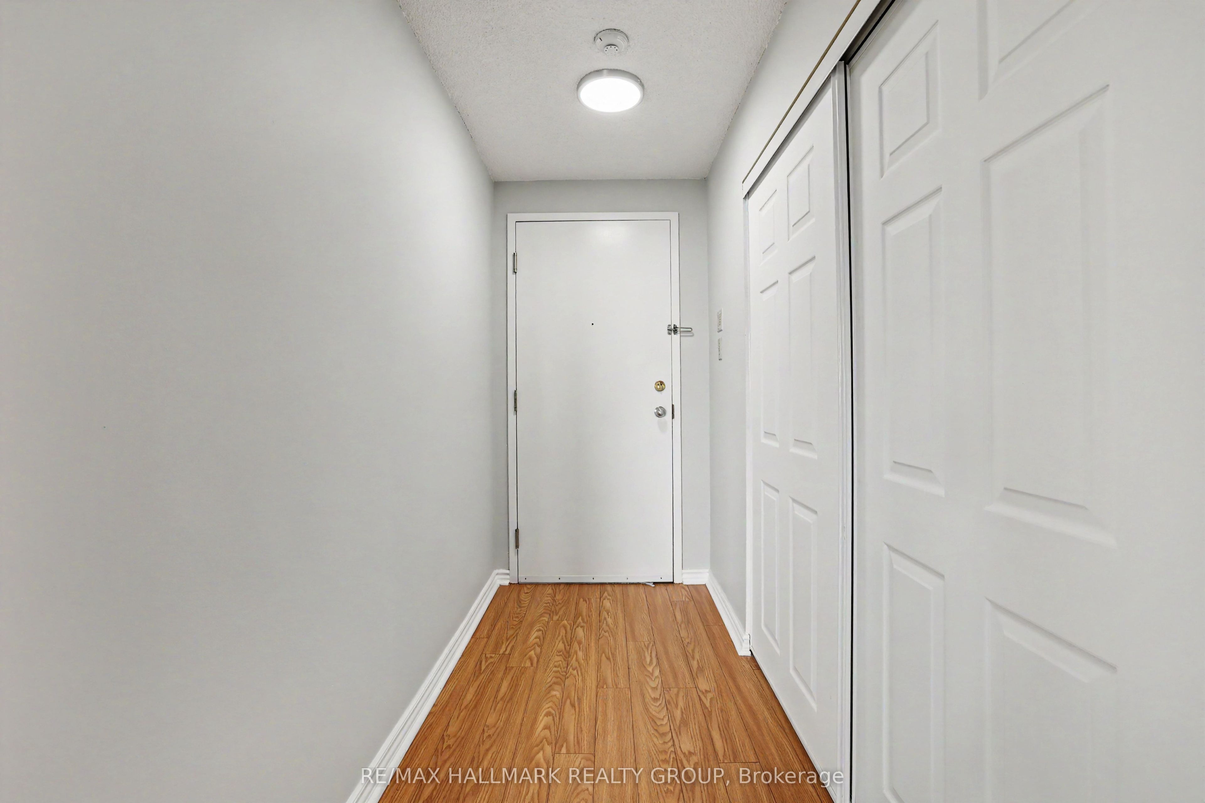 1025 Grenon Avenue 915, Britannia Heights - Queensway Terrace N and Area, ON K2B 8S5 photo 5