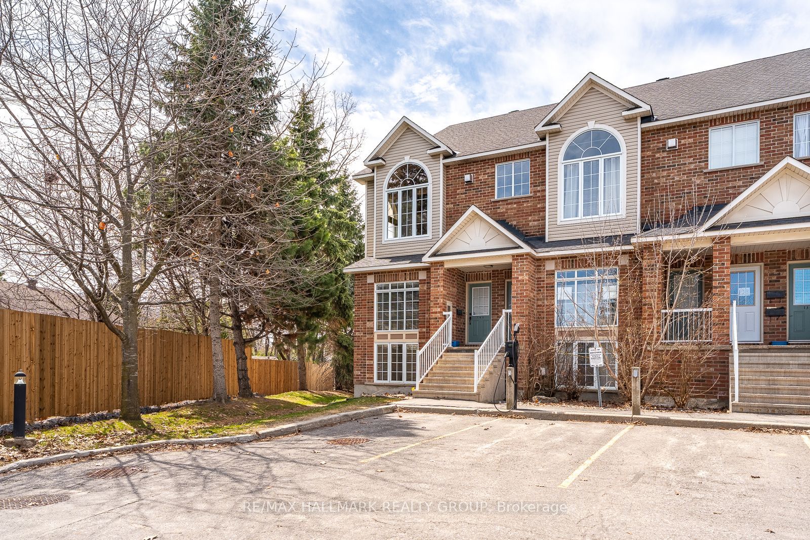 142 Gatestone Private, Beacon Hill North - South and Area, ON K1J 1K5