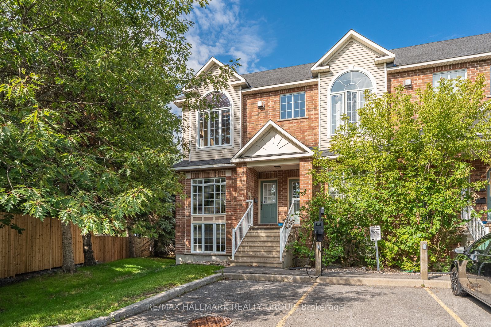 142 Gatestone Private, Beacon Hill North - South and Area, ON K1J 1K5 photo 3