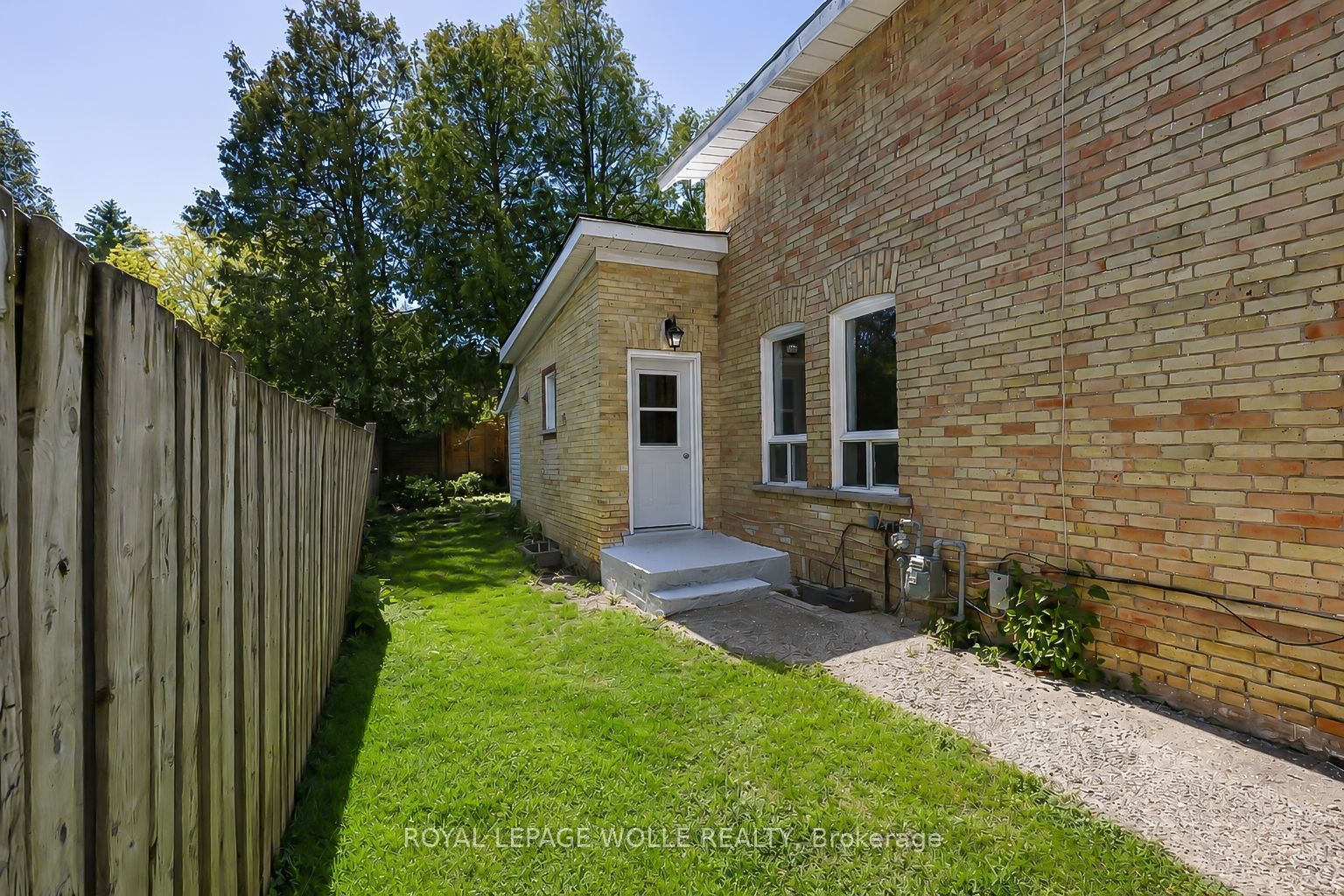 87 Lancaster Street W, Kitchener, ON N2H 4T3 photo 5
