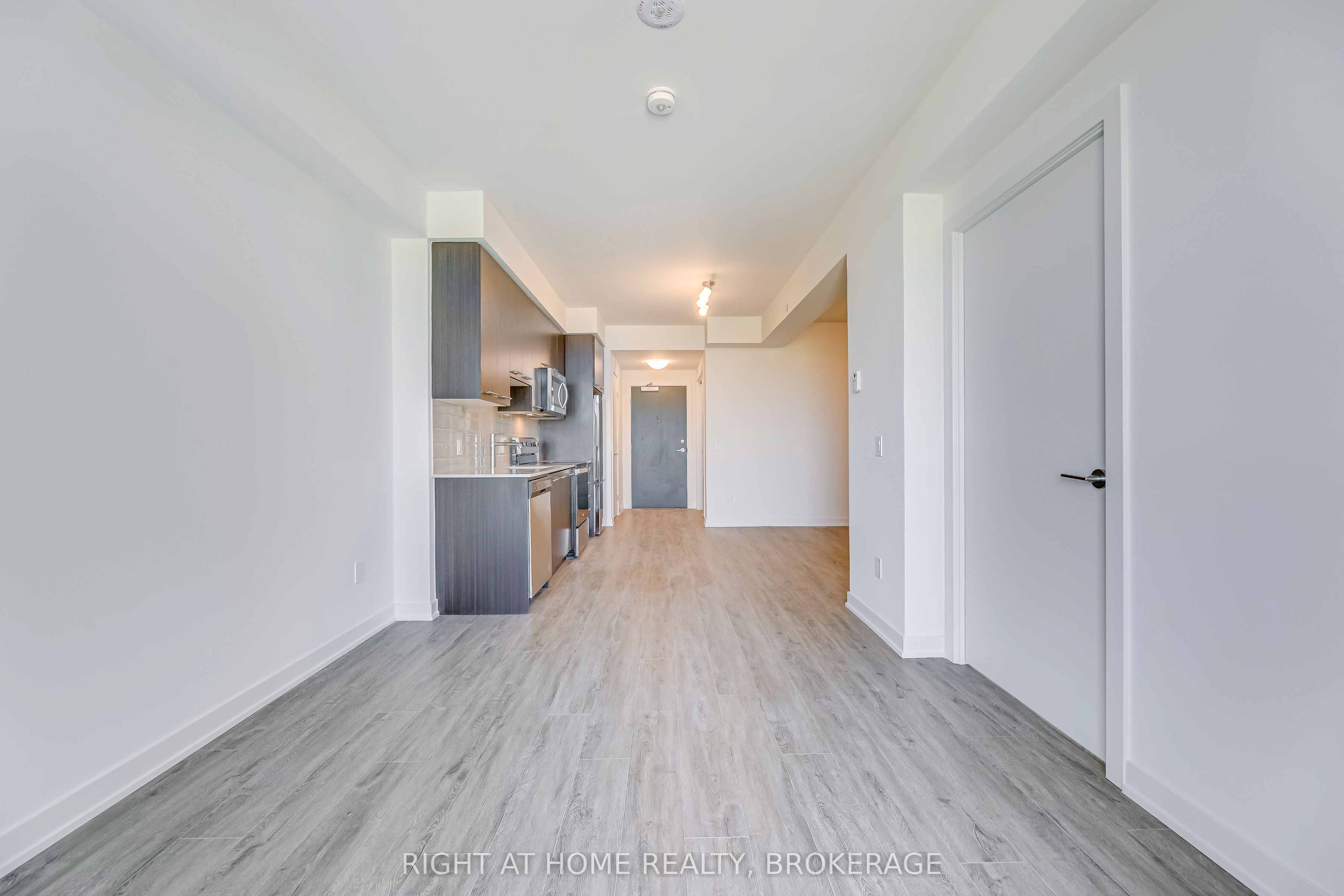 385 Winston Road 1103, Grimsby, ON L3M 0J3 photo 5