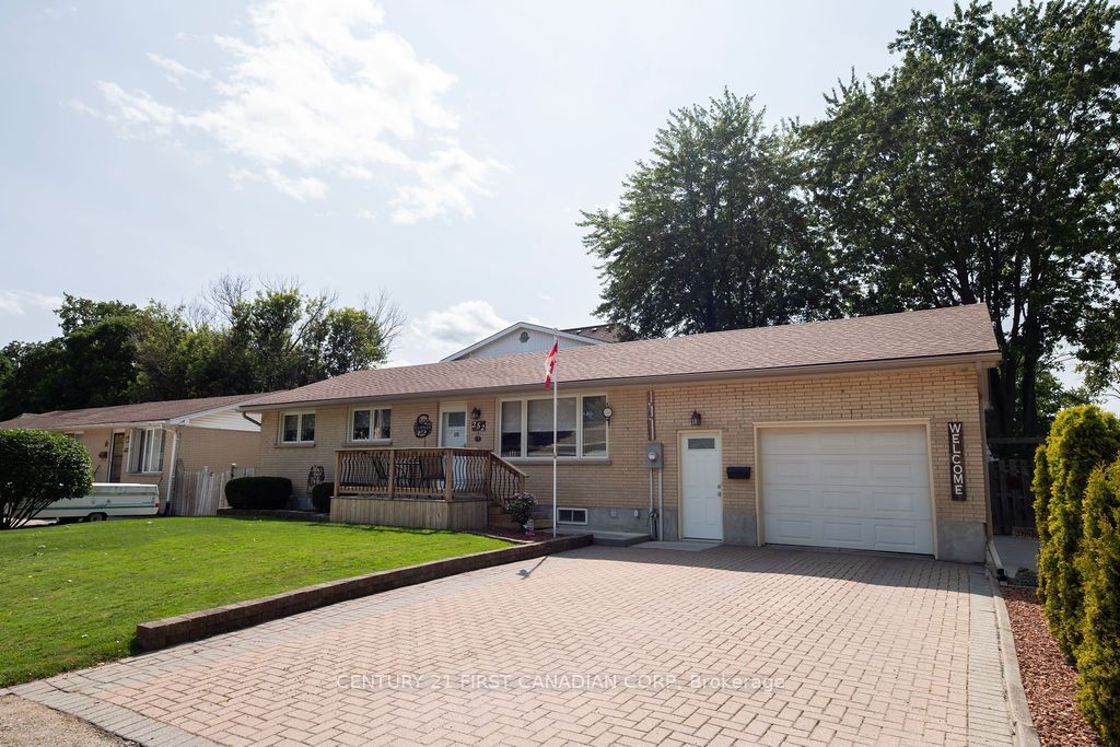 252 Rapley Street, Strathroy-Caradoc, ON N7G 3E6 photo 2