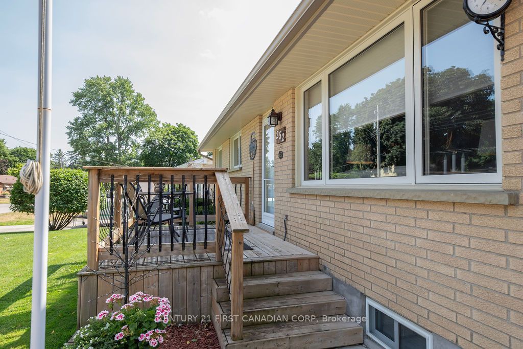 252 Rapley Street, Strathroy-Caradoc, ON N7G 3E6 photo 4