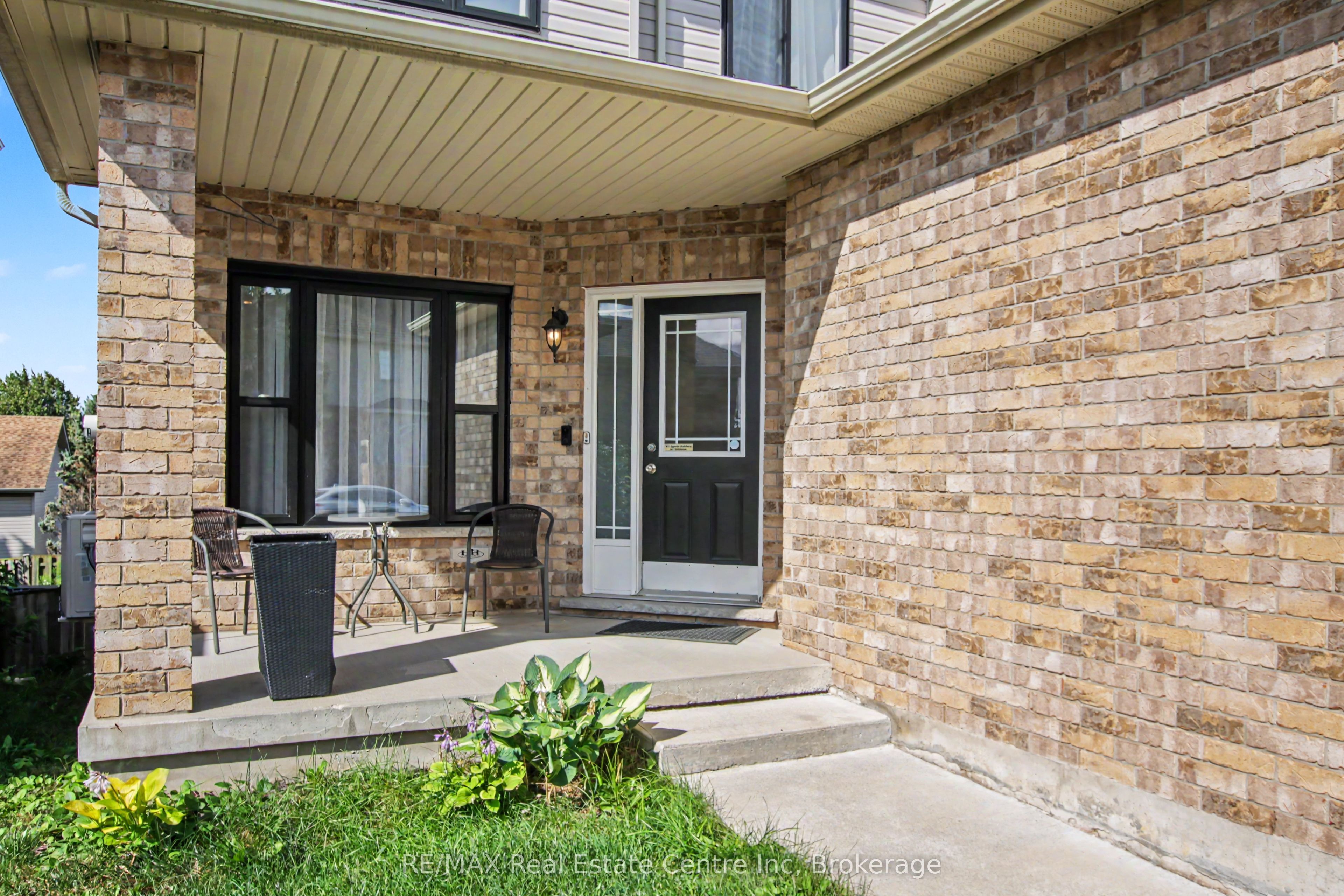 52 Washburn Drive, Guelph, ON N1E 0B2 photo 3