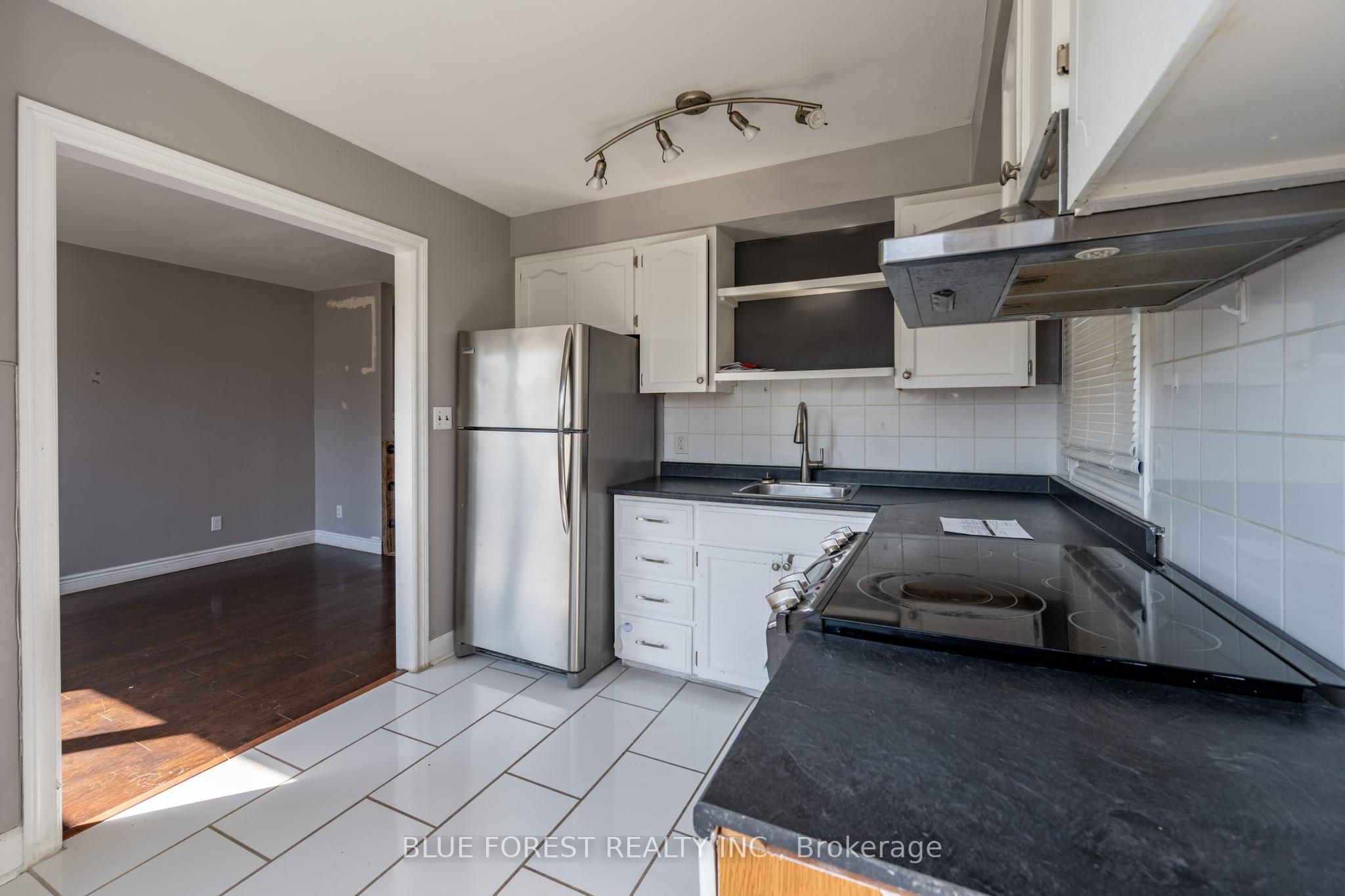 751 Curry Street, London East, ON N5Y 1N5 photo 3