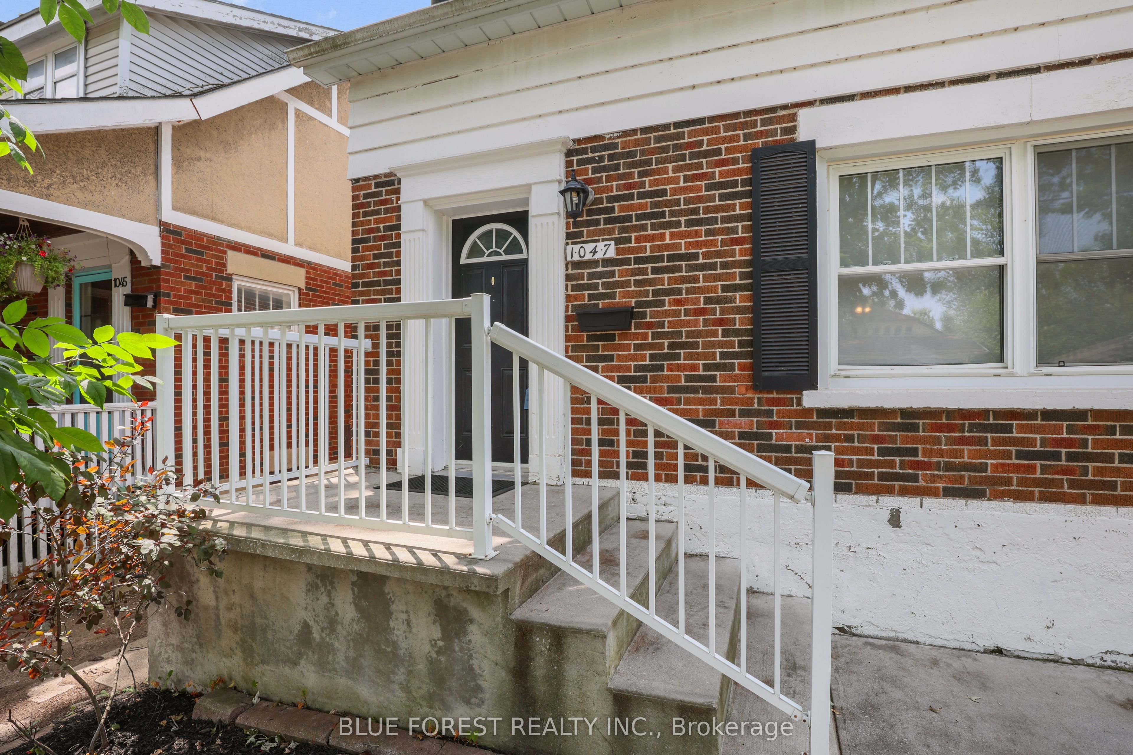 1047 Patricia Street, London East, ON N6A 3V3 photo 2