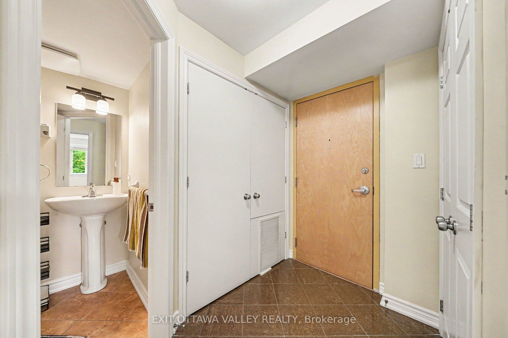 14 Norice Street 208, Meadowlands - Crestview and Area, ON K2G 2X4 photo 5