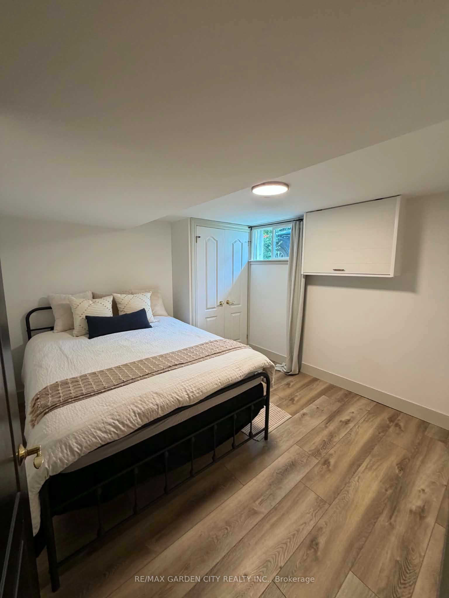 24 Lora Street, St. Catharines, ON L2N 3S5