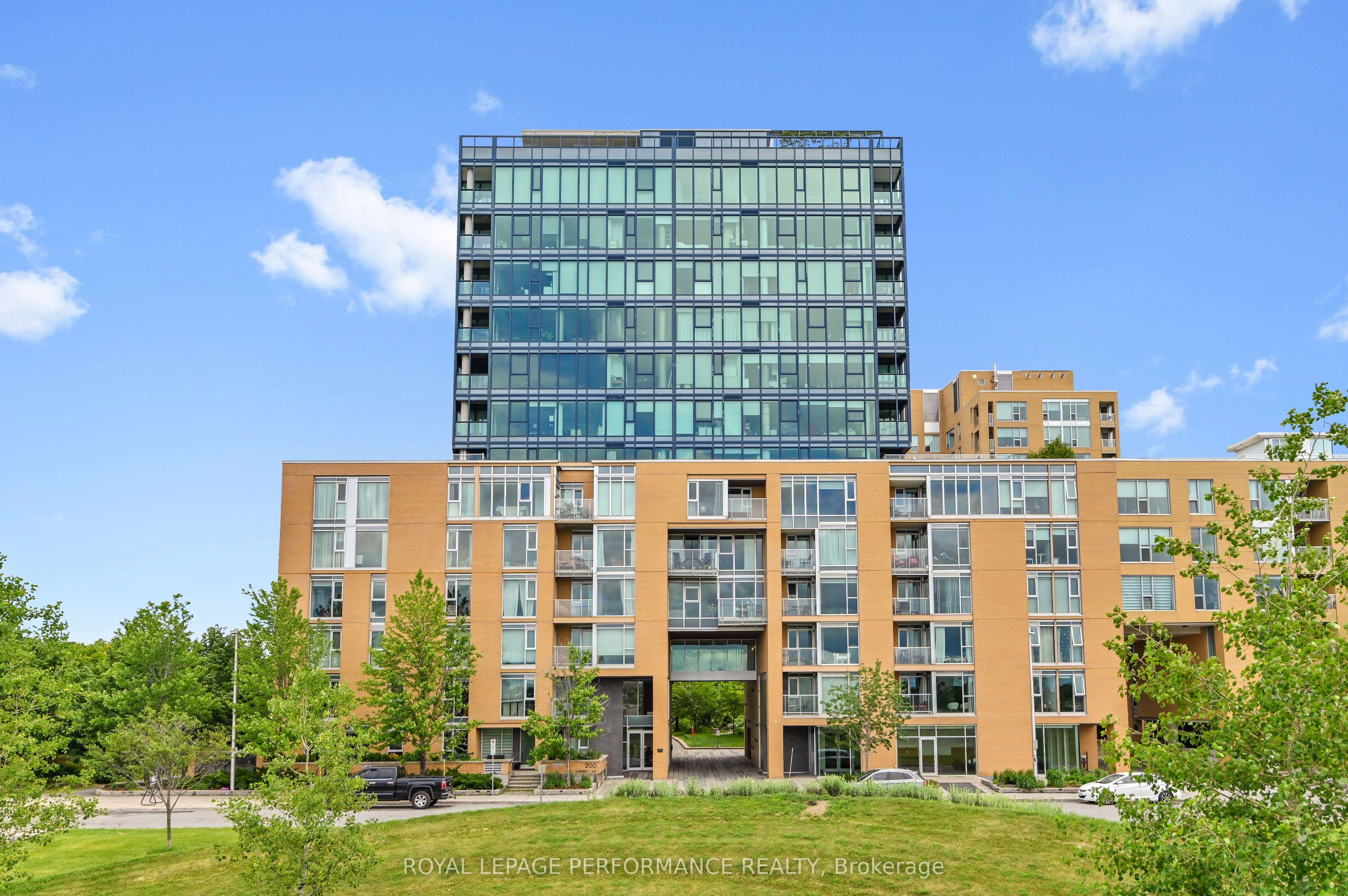 200 Lett Street 902, West Centre Town, ON K1R 0A7